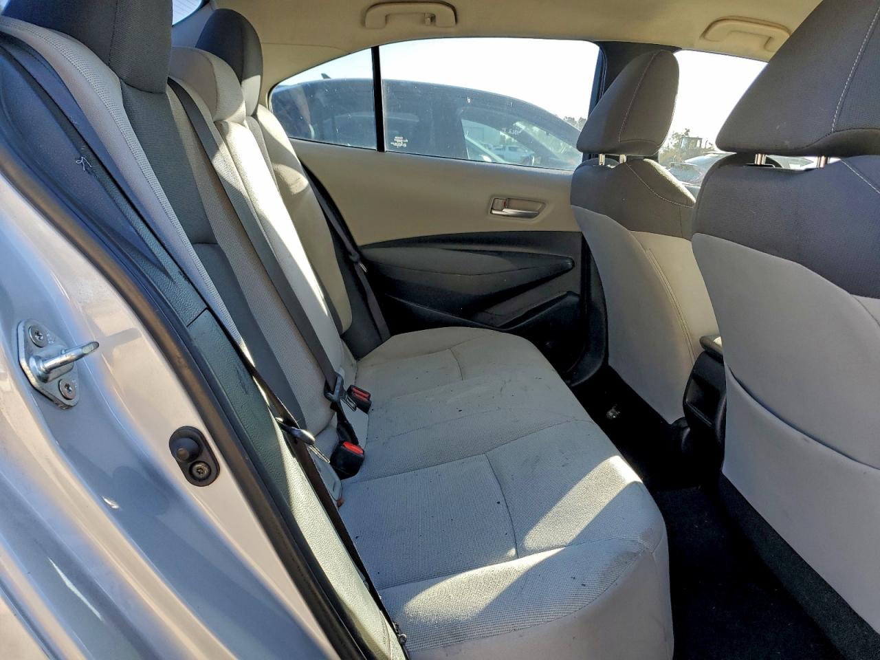2021 TOYOTA COROLLA LE photo 10