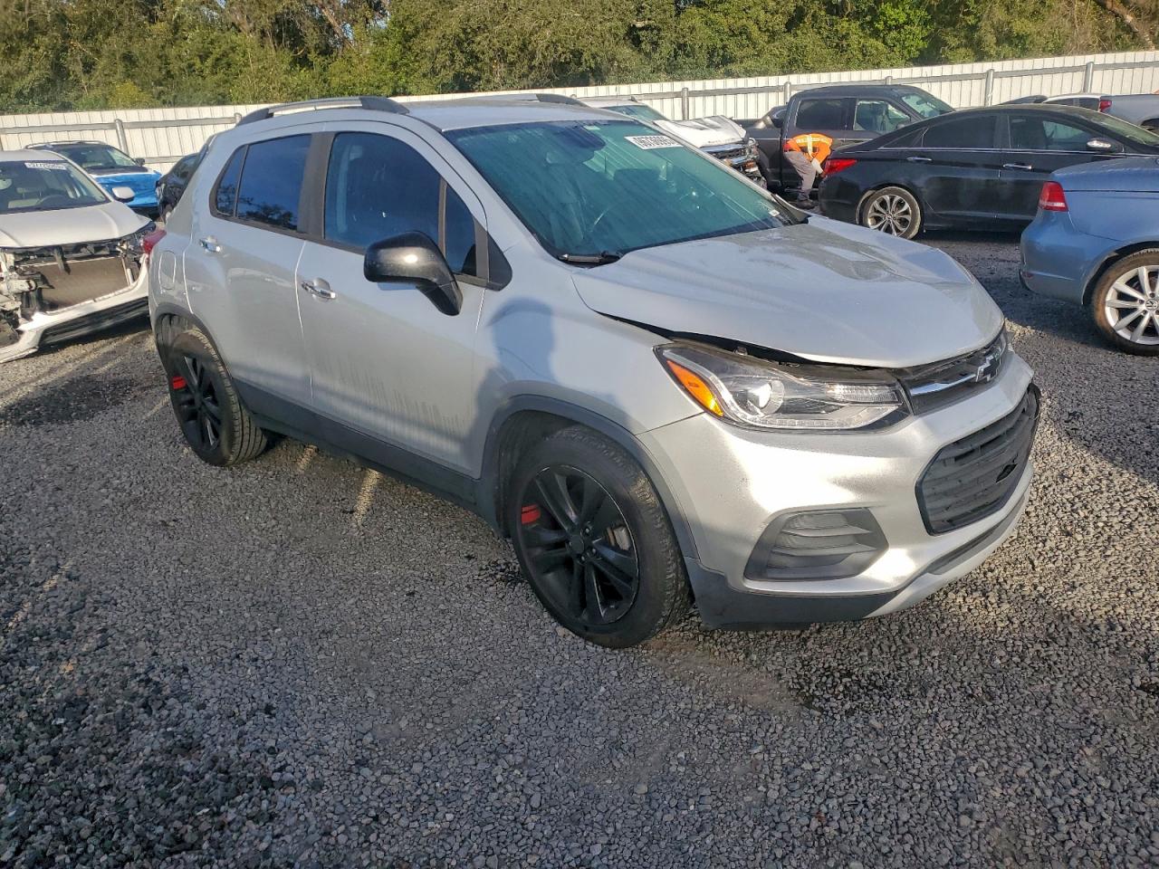 2019 CHEVROLET TRAX 1LT photo 4