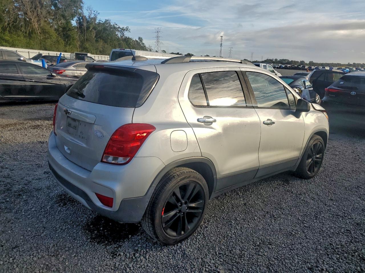 2019 CHEVROLET TRAX 1LT photo 3