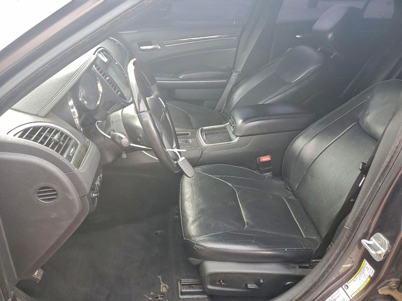 2013 CHRYSLER 300C photo 19