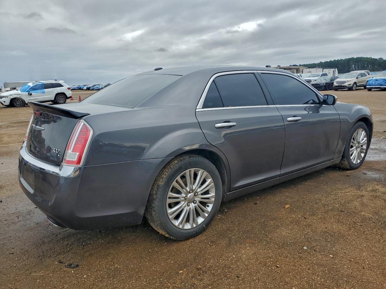 2013 CHRYSLER 300C photo 7