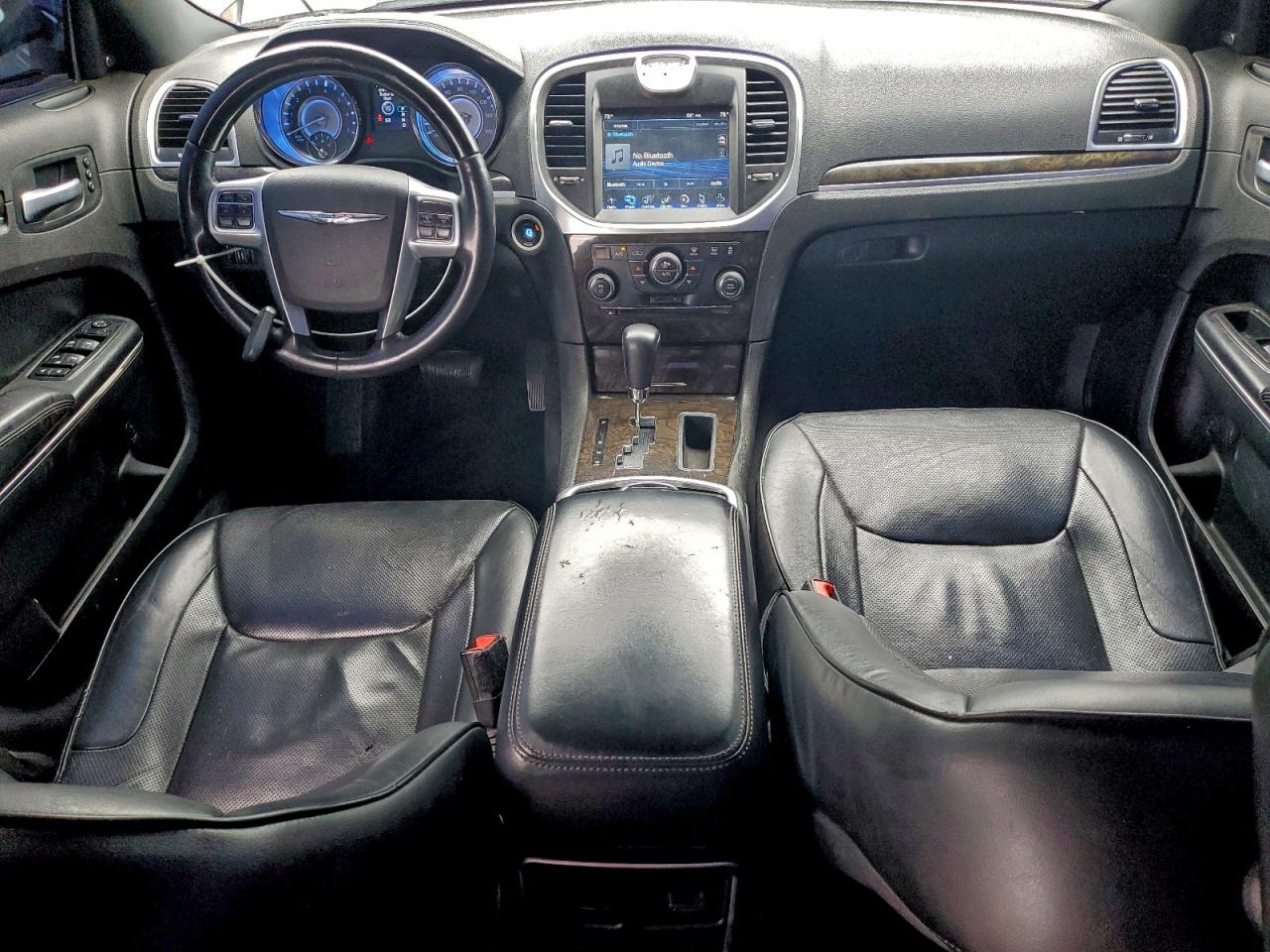 2013 CHRYSLER 300C photo 22