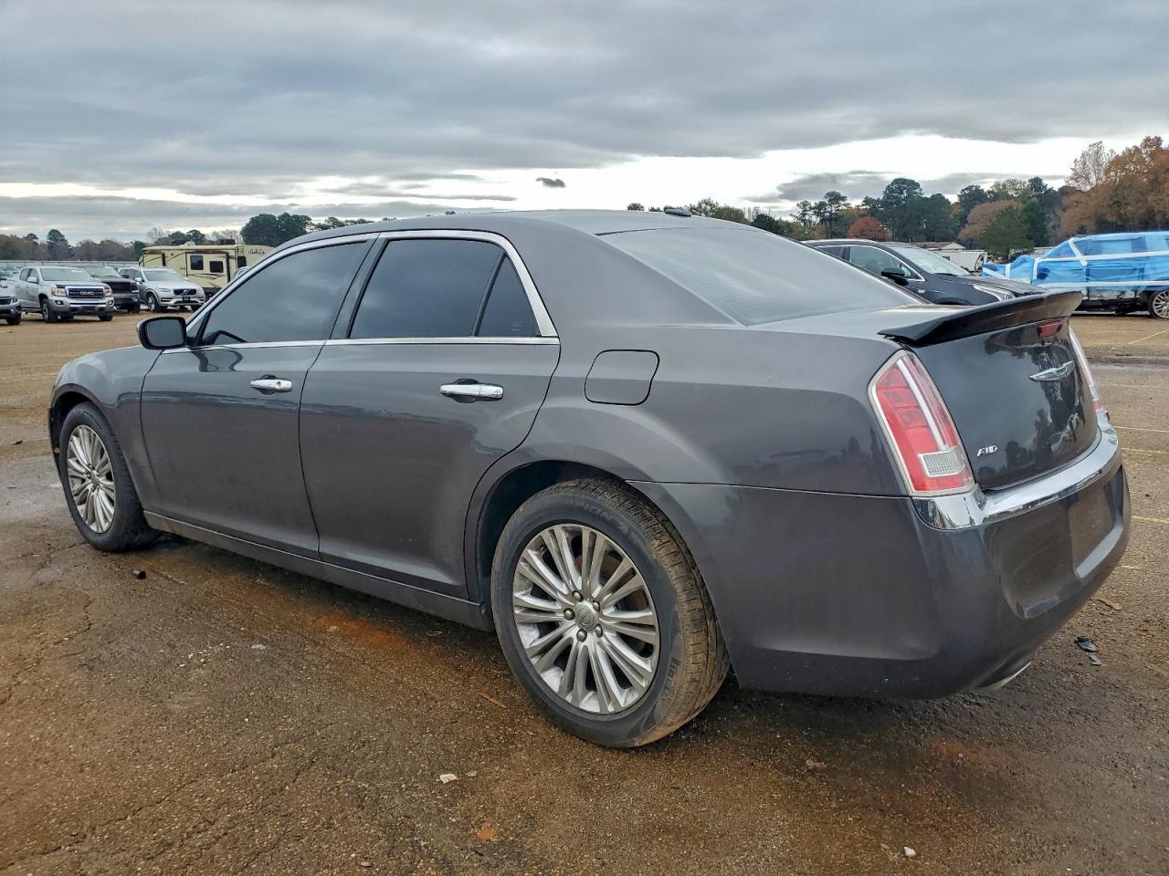 2013 CHRYSLER 300C photo 4