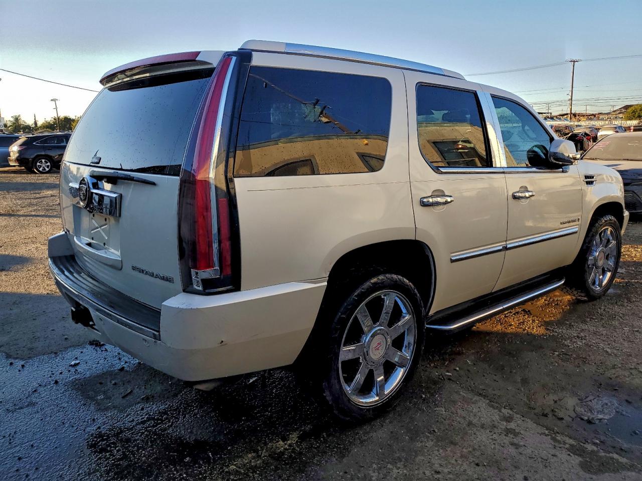 2008 CADILLAC ESCALADE LUXURY photo 3