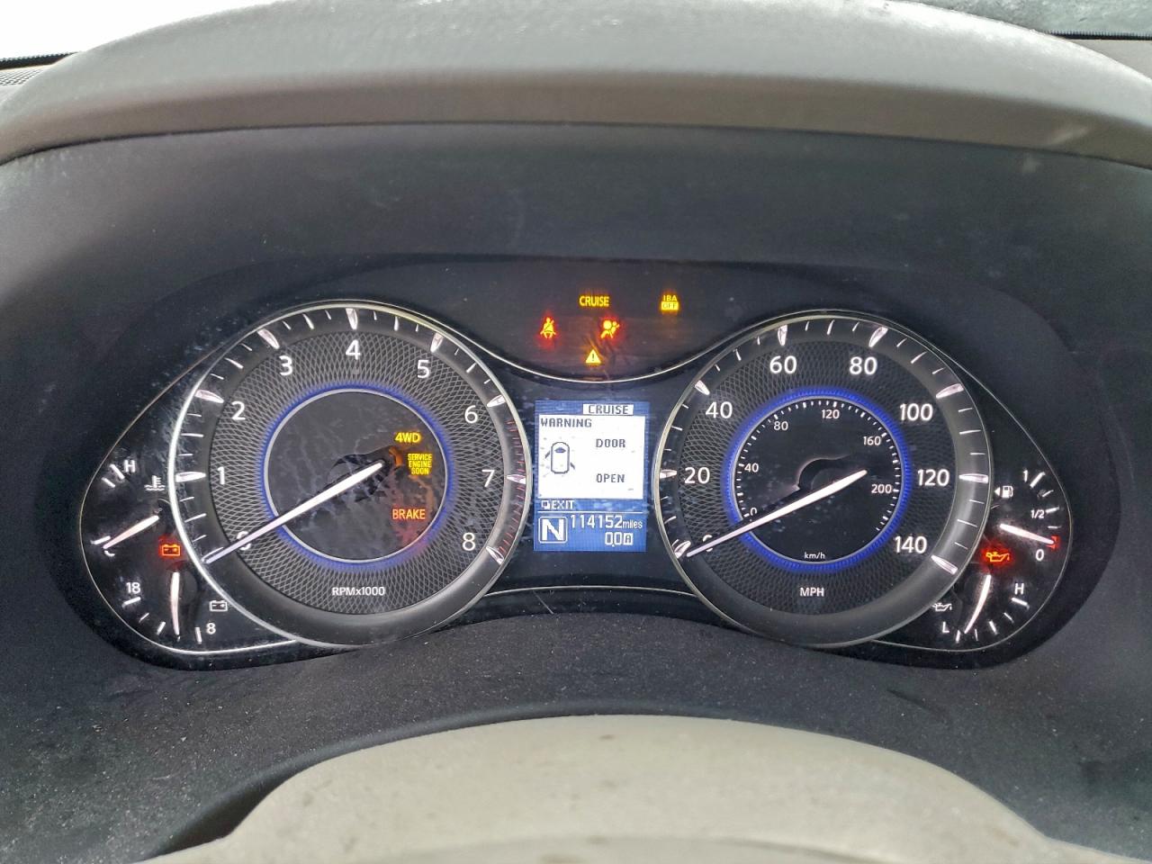 2013 INFINITI QX56 photo 9