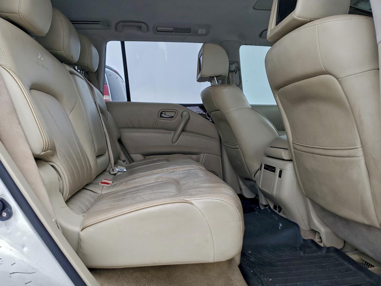 2013 INFINITI QX56 photo 11