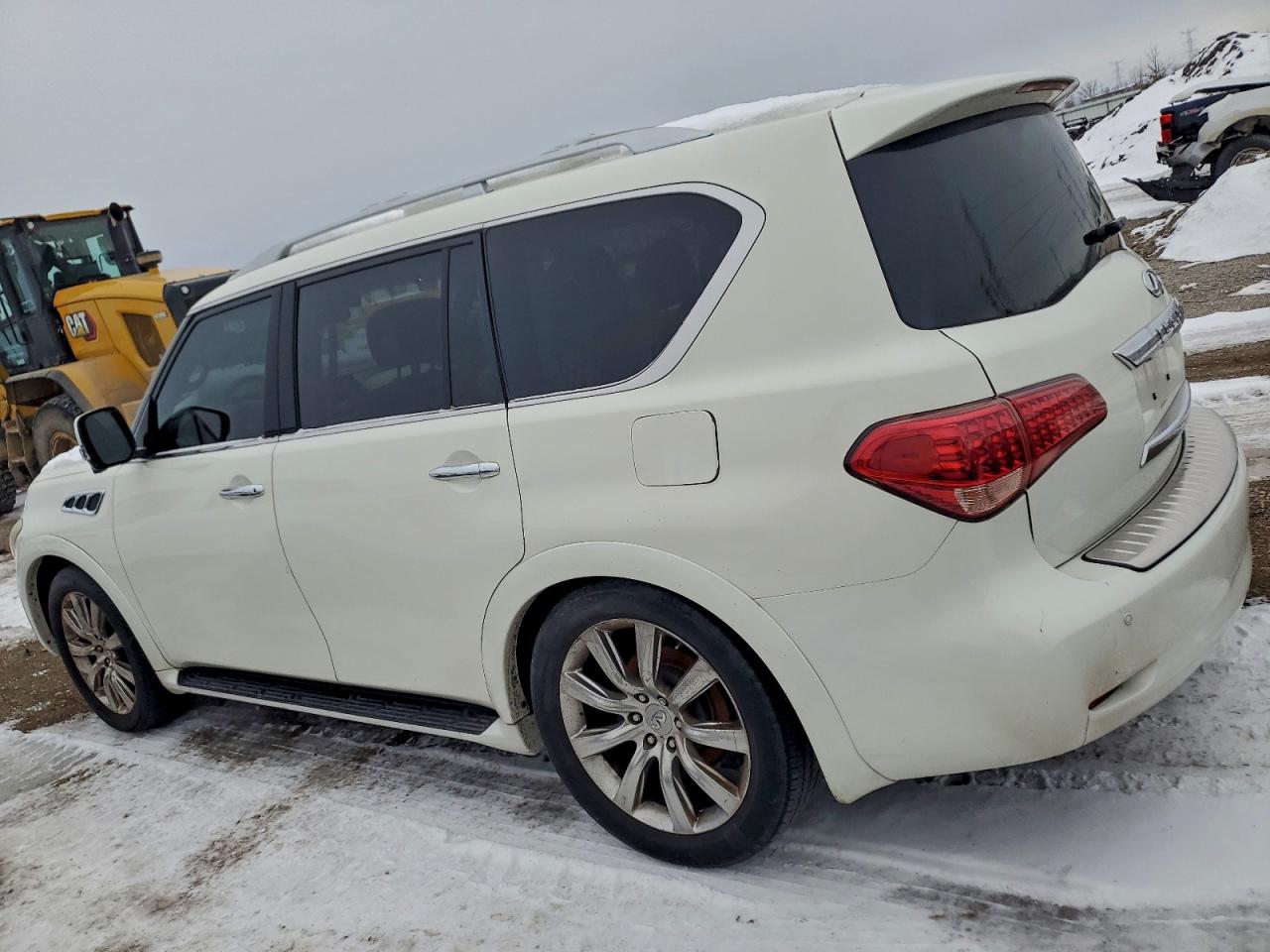 2013 INFINITI QX56 photo 2