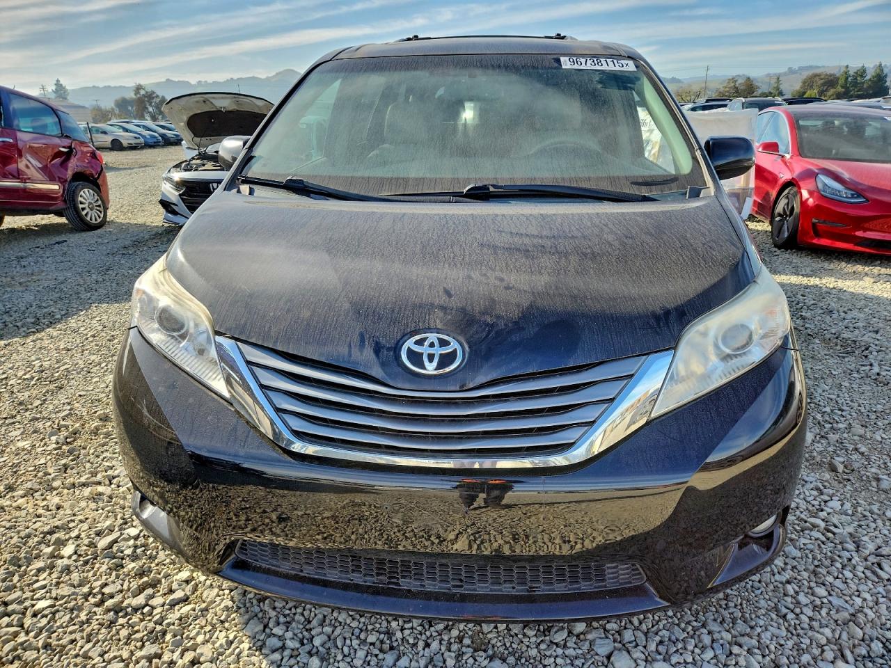 2014 TOYOTA SIENNA XLE photo 5