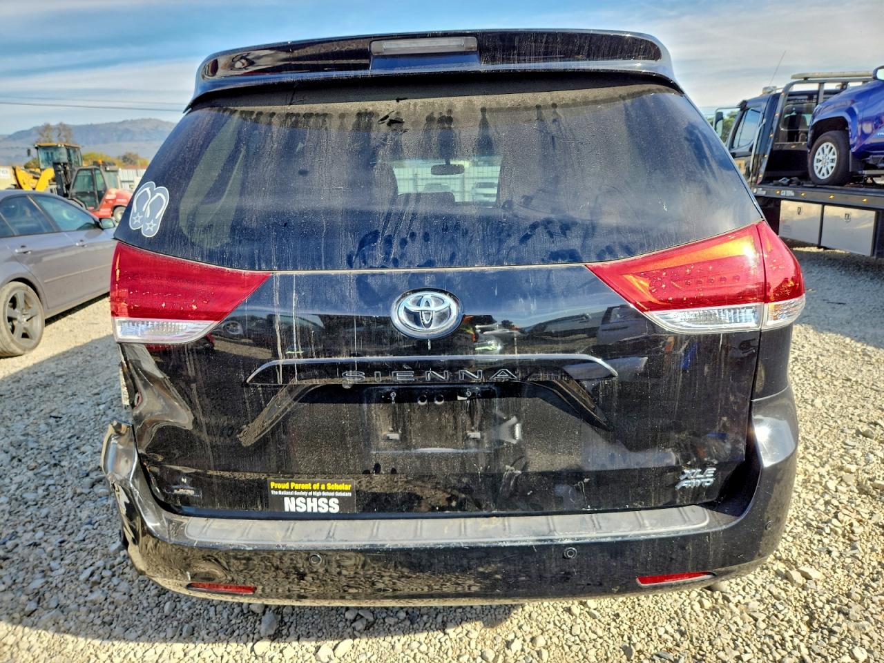 2014 TOYOTA SIENNA XLE photo 6