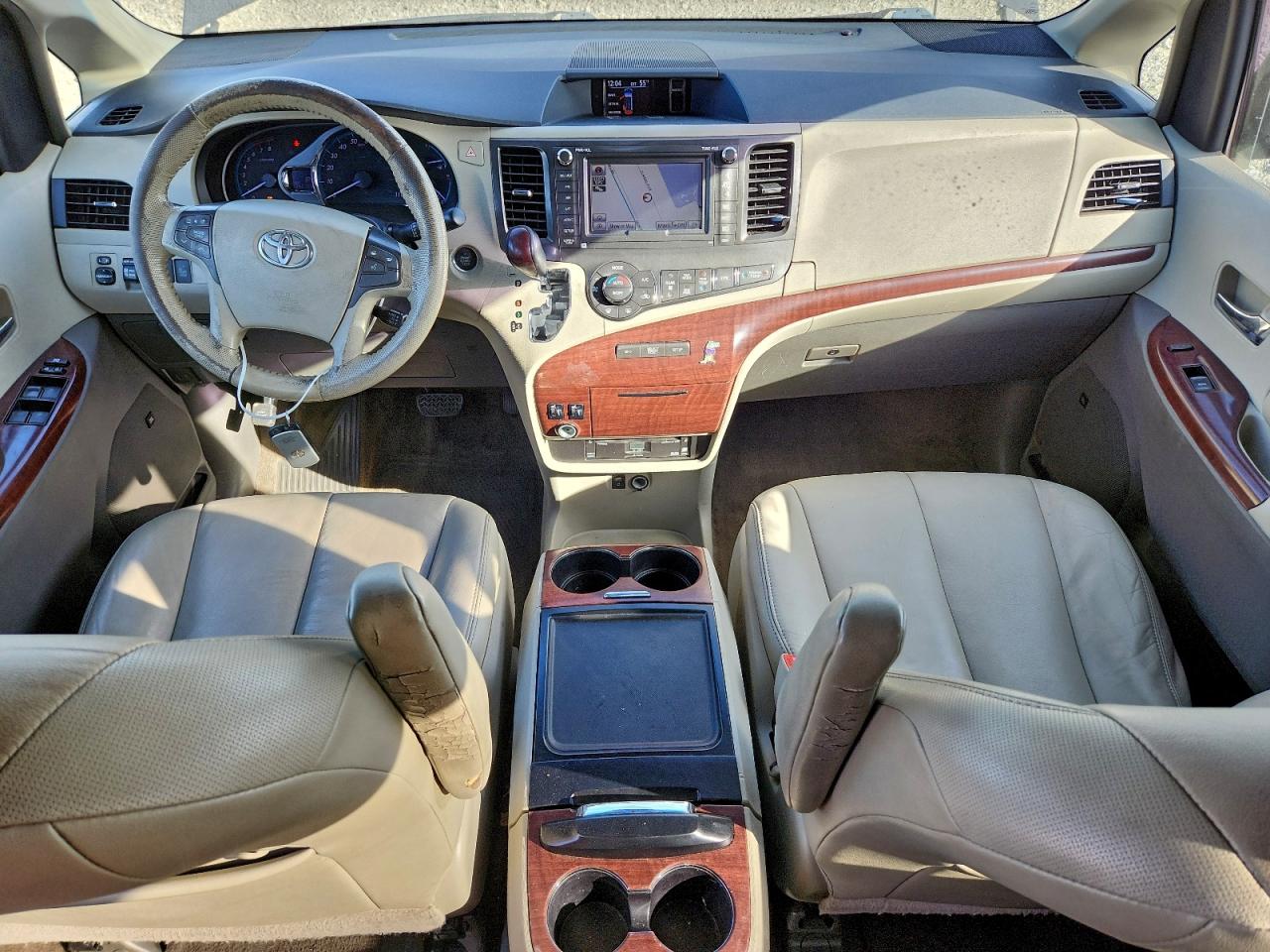 2014 TOYOTA SIENNA XLE photo 8