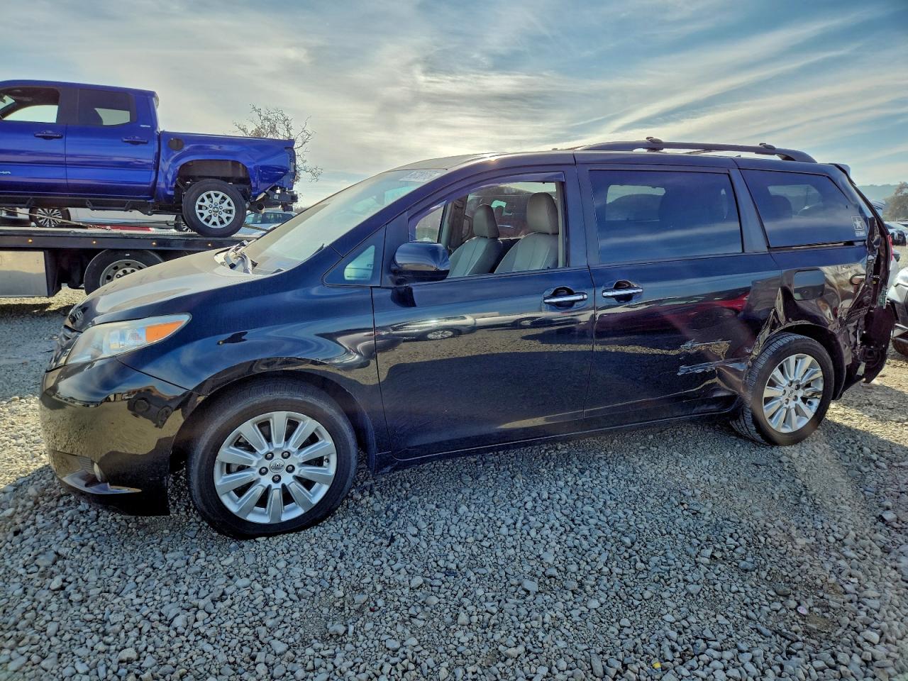 2014 TOYOTA SIENNA