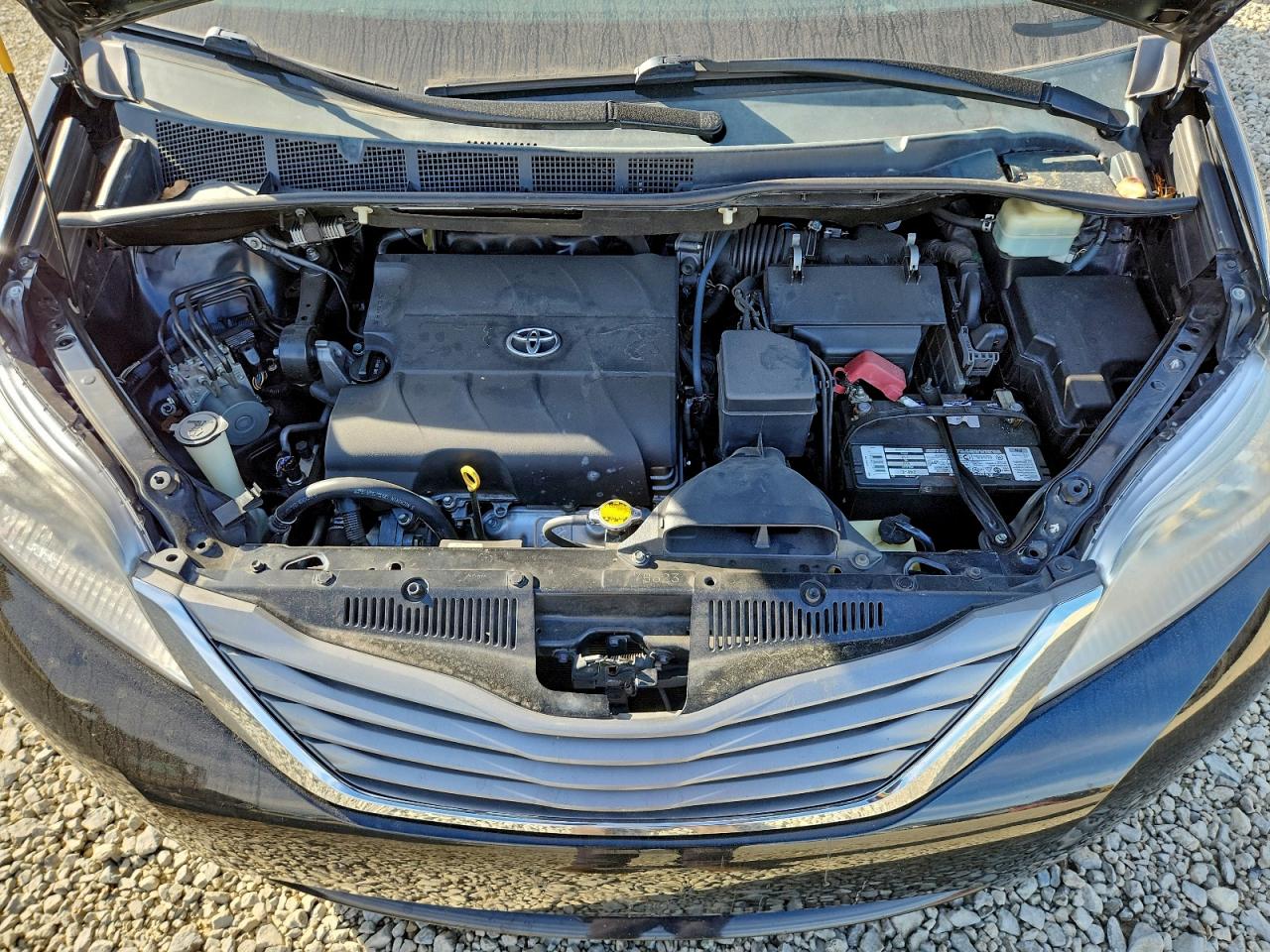 2014 TOYOTA SIENNA XLE photo 12
