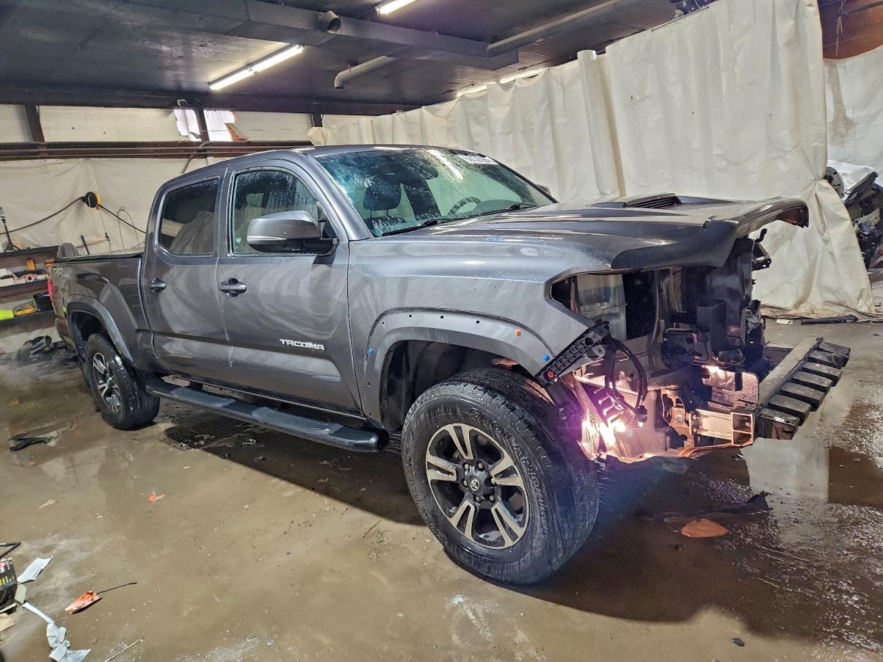 2017 TOYOTA TACOMA DOUBLE CAB photo 4