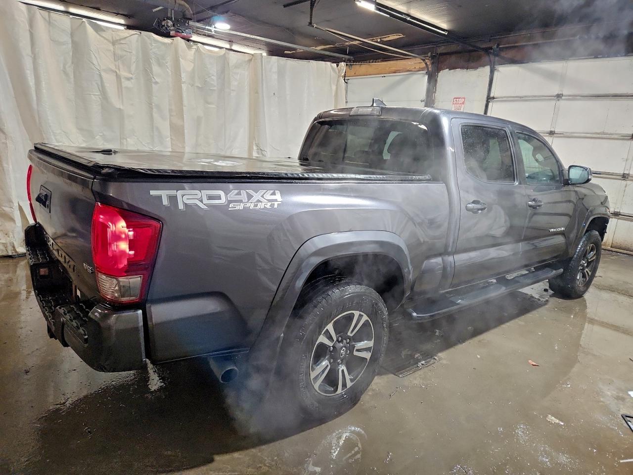 2017 TOYOTA TACOMA DOUBLE CAB photo 3