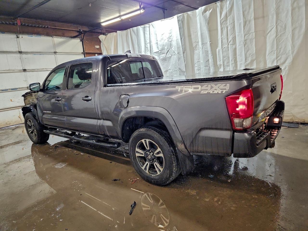 2017 TOYOTA TACOMA DOUBLE CAB photo 2