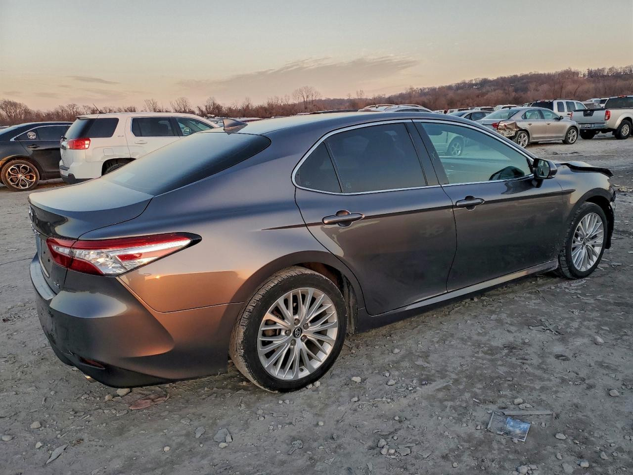 2019 TOYOTA CAMRY L photo 3