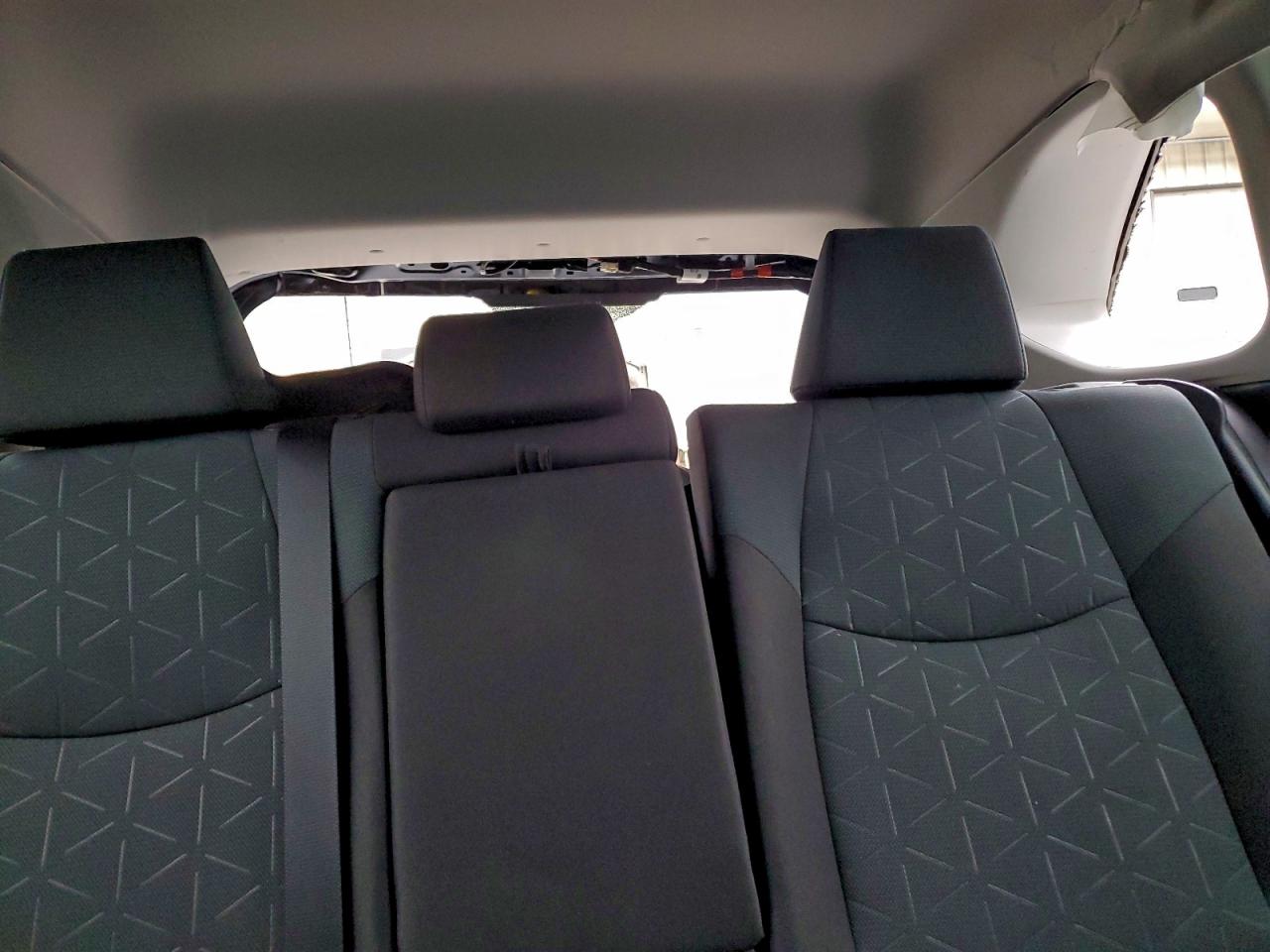 2025 TOYOTA RAV4 XLE photo 10