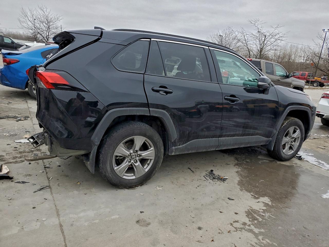 2025 TOYOTA RAV4 XLE photo 3
