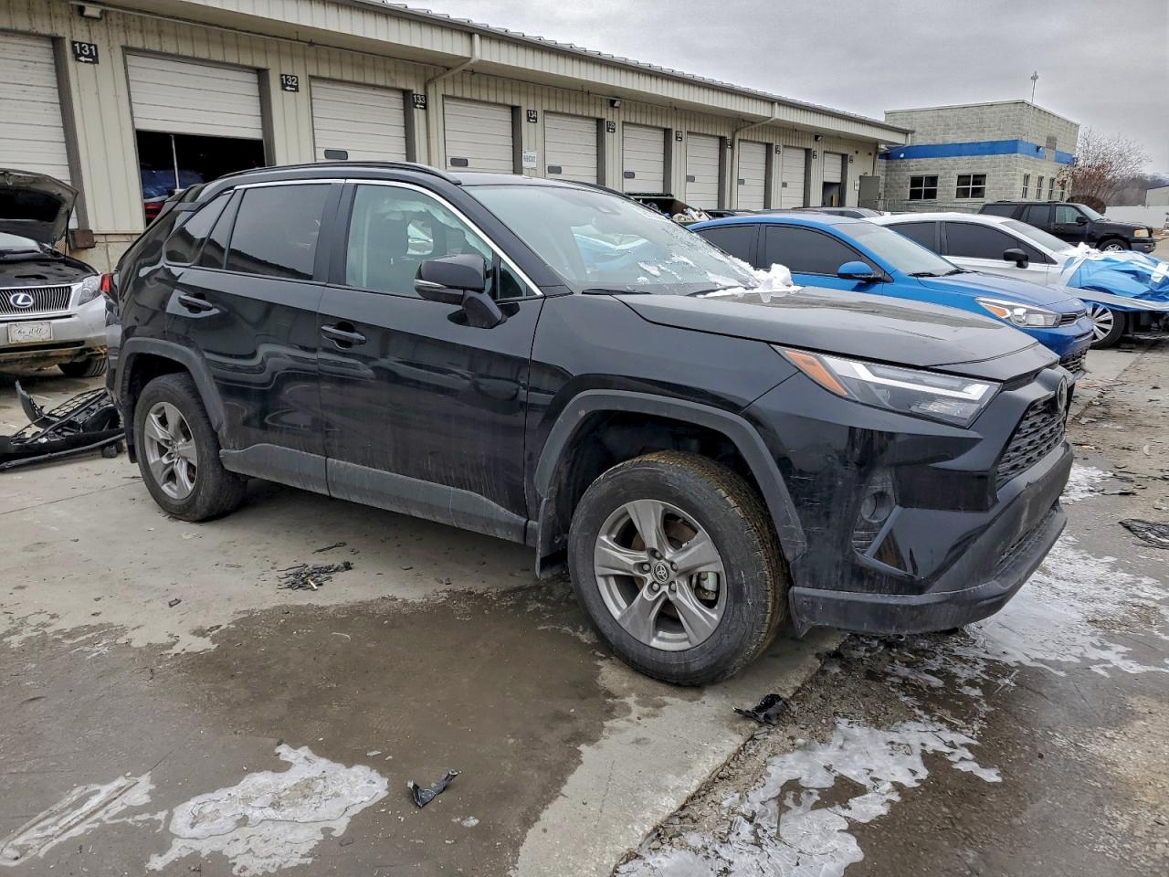 2025 TOYOTA RAV4 XLE photo 4