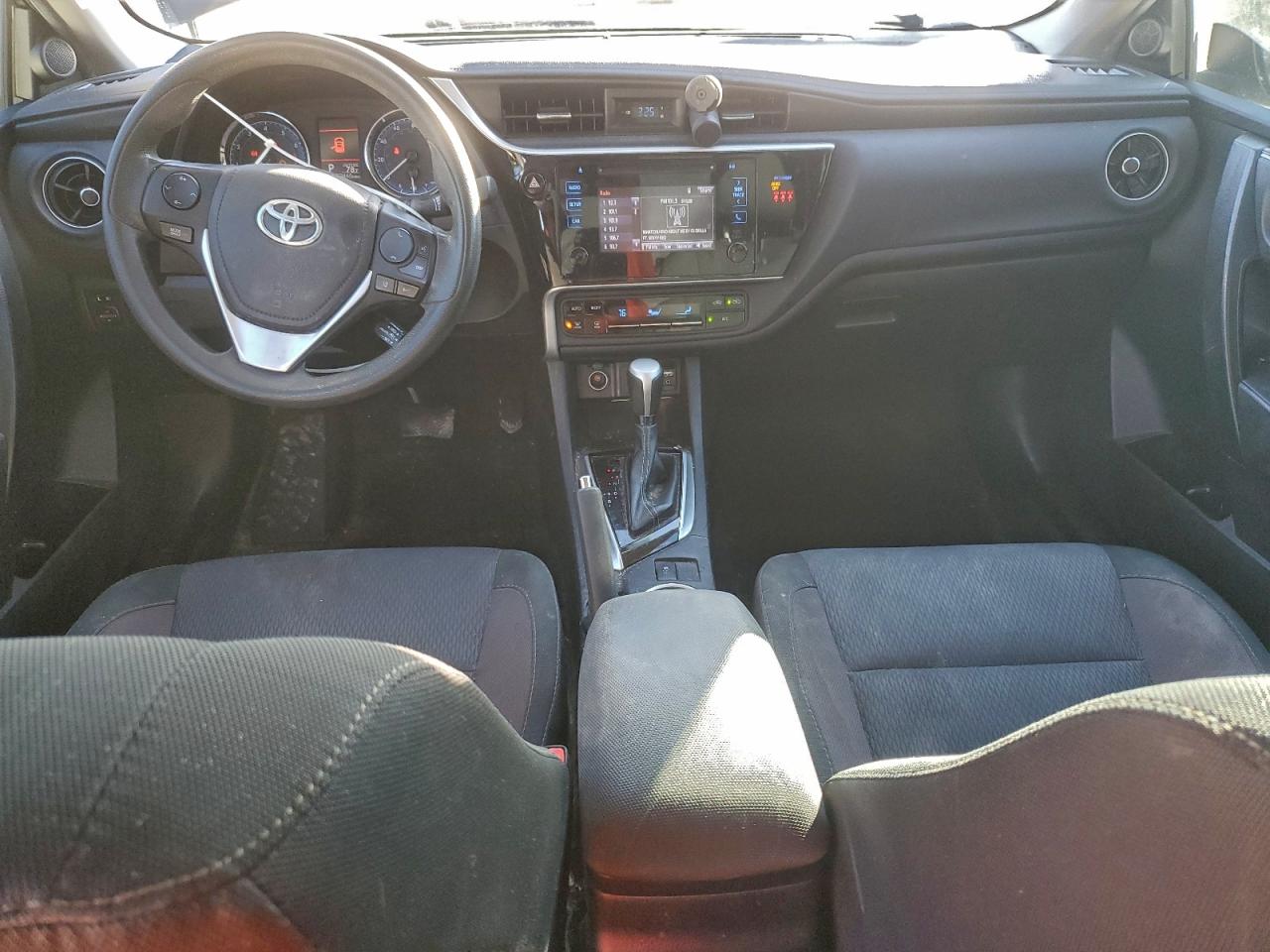2018 TOYOTA COROLLA L photo 8