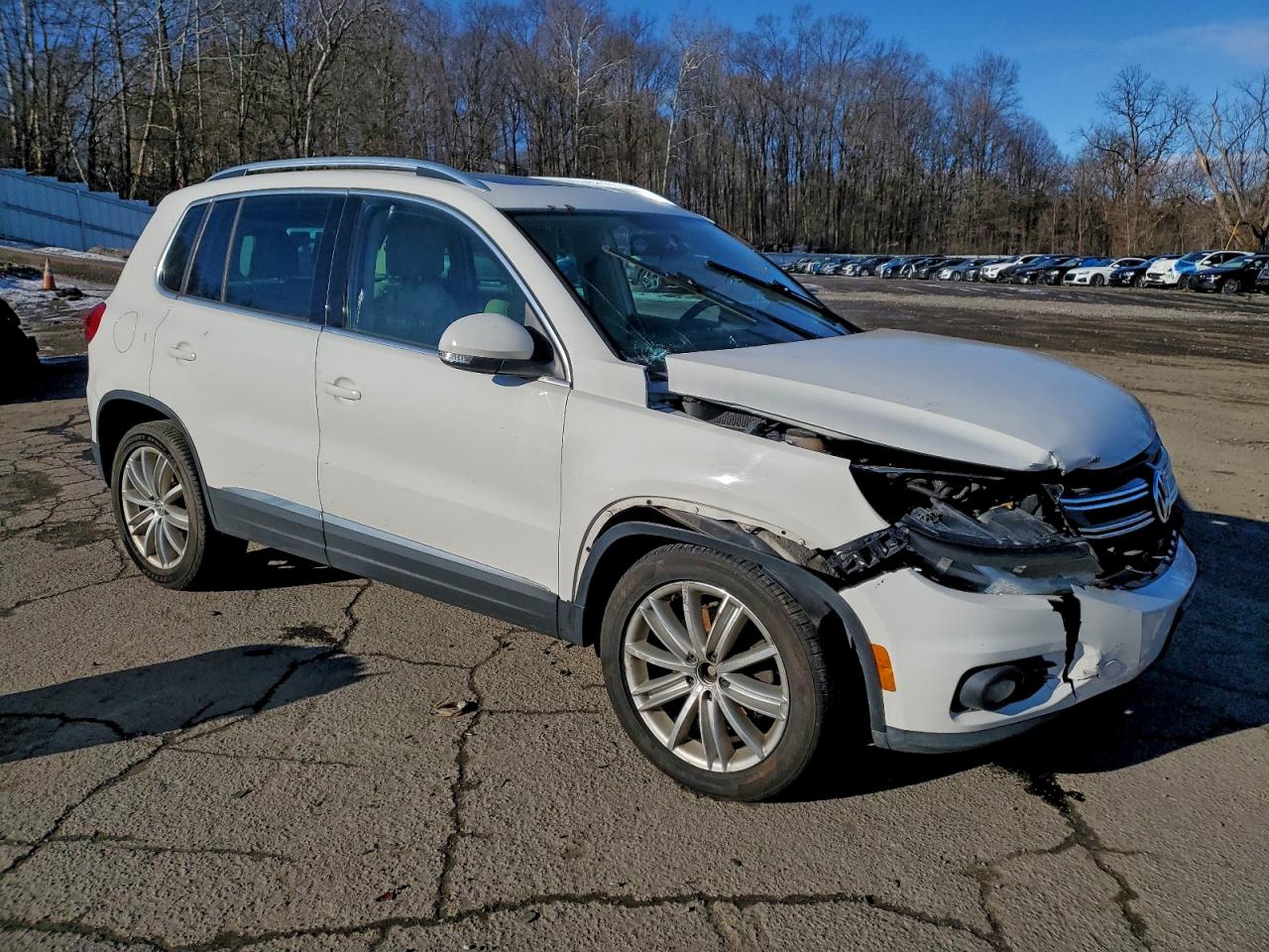 2013 VOLKSWAGEN TIGUAN S photo 4