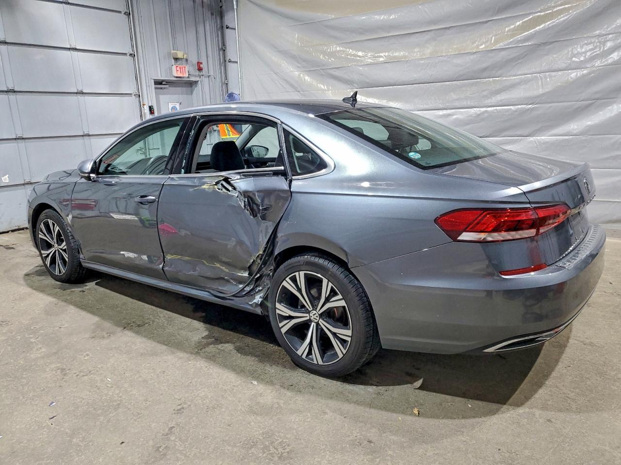 2021 VOLKSWAGEN PASSAT SE photo 2