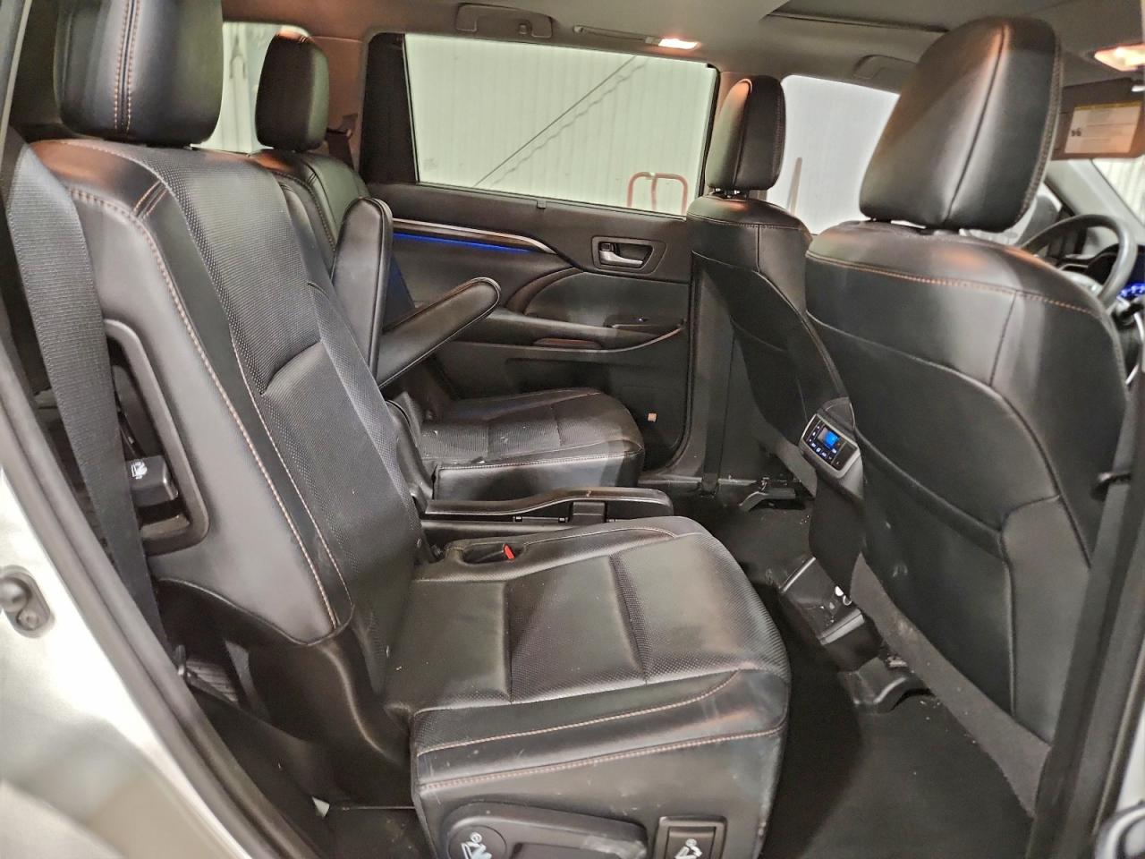 2016 TOYOTA HIGHLANDER LIMITED photo 11