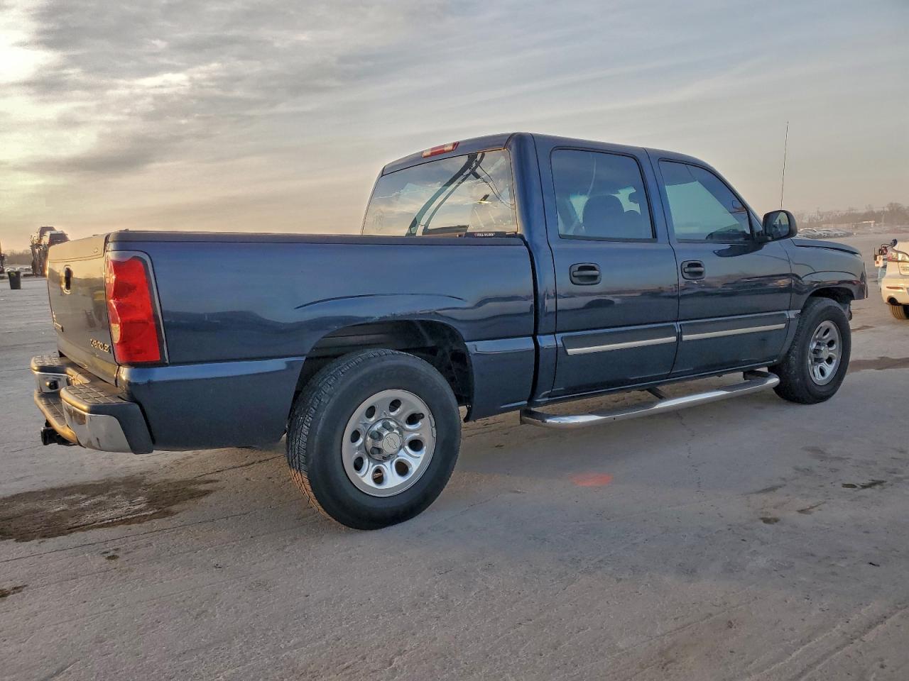 2007 CHEVROLET SILVERADO C1500 CLASSIC CREW CAB photo 3
