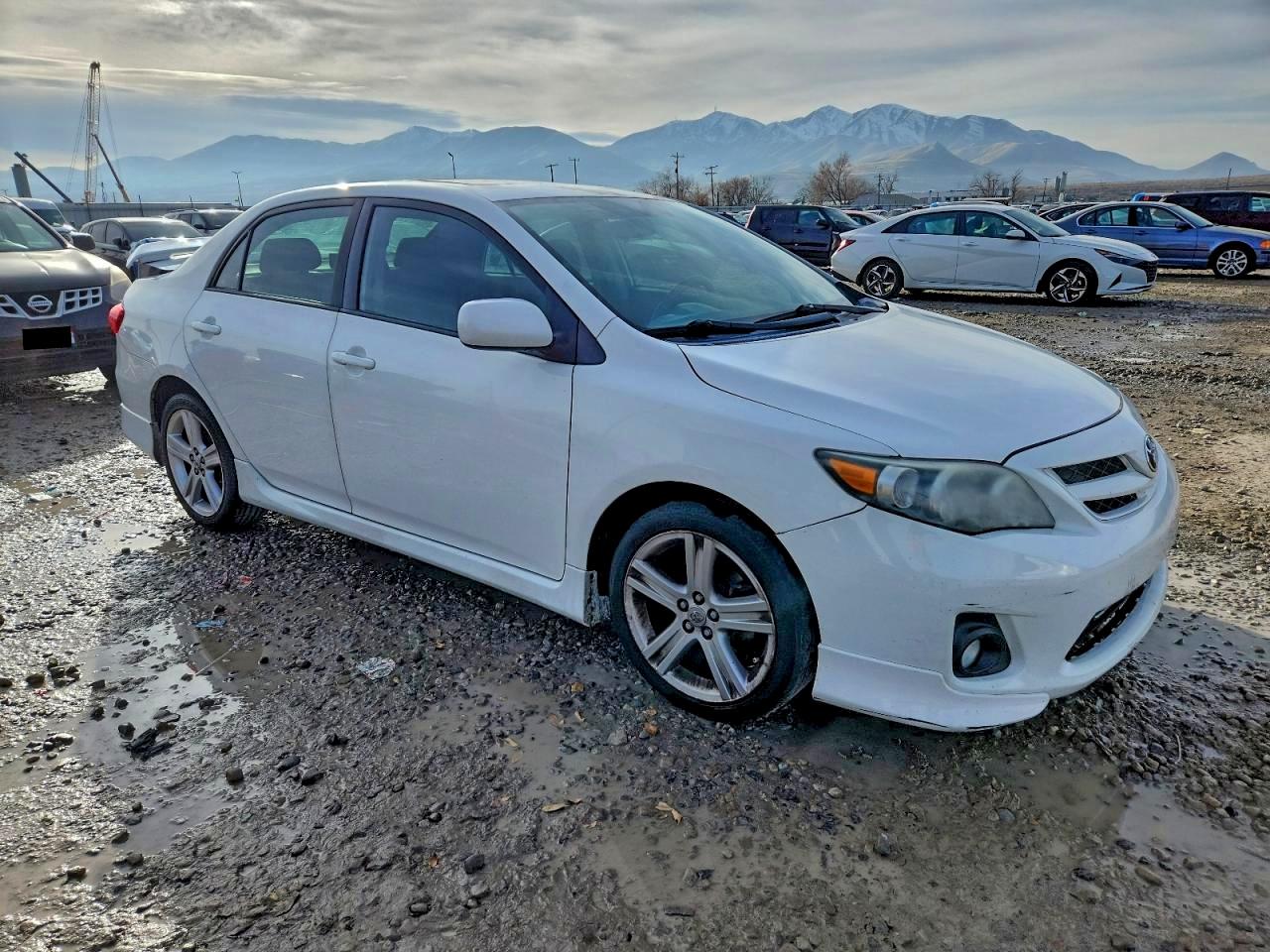 2013 TOYOTA COROLLA BASE photo 4