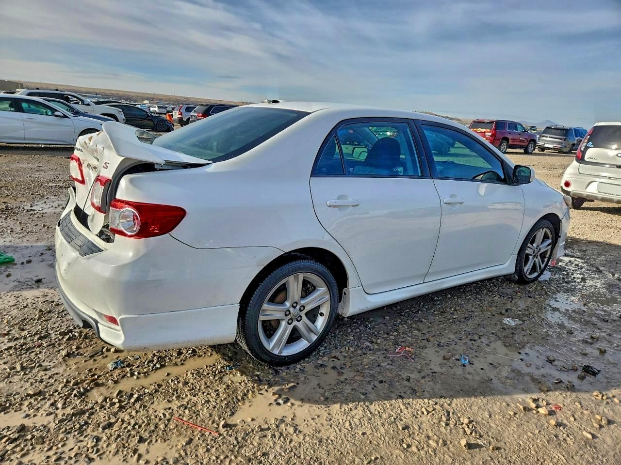 2013 TOYOTA COROLLA BASE photo 3