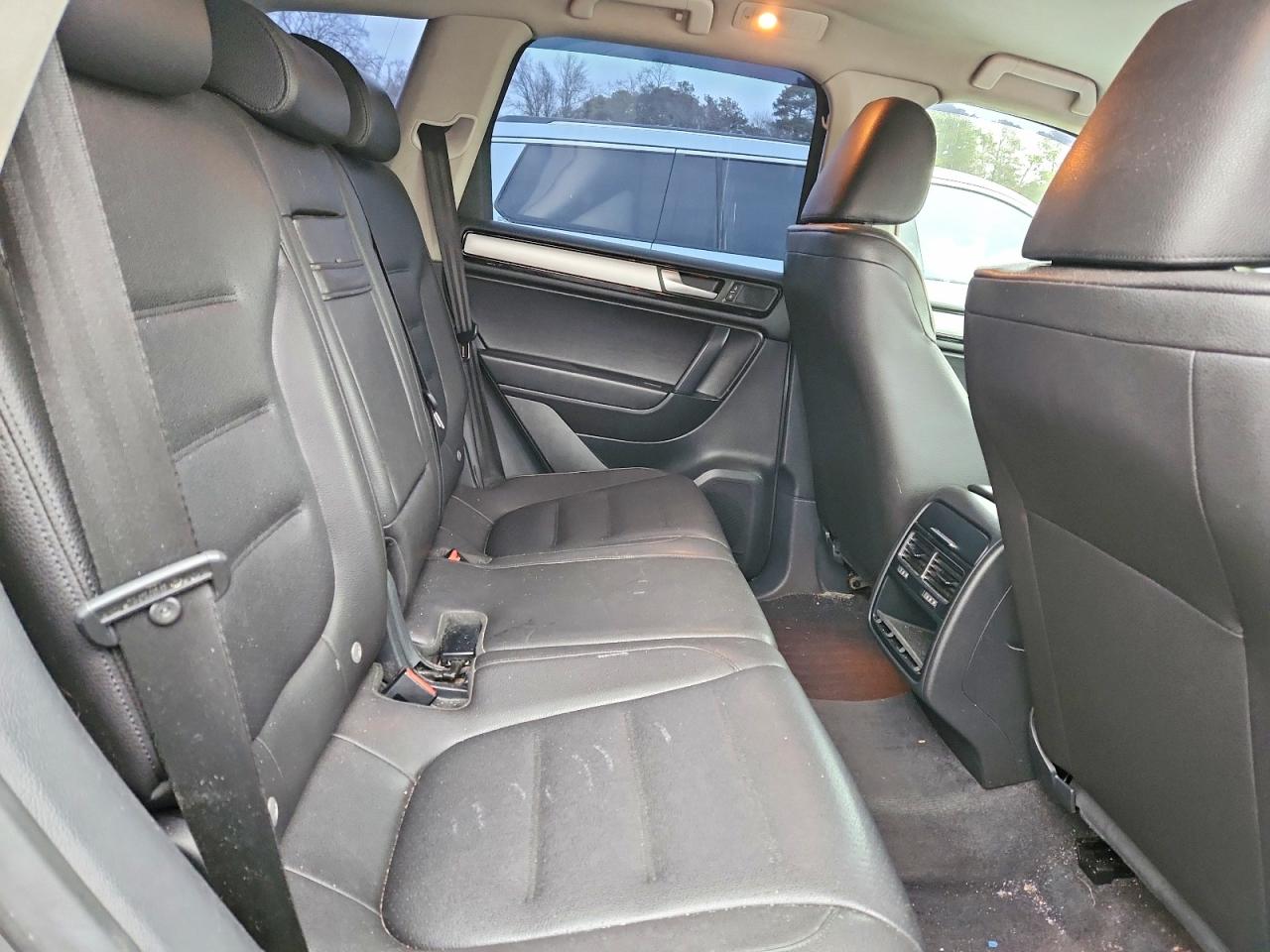 2014 VOLKSWAGEN TOUAREG V6 photo 11