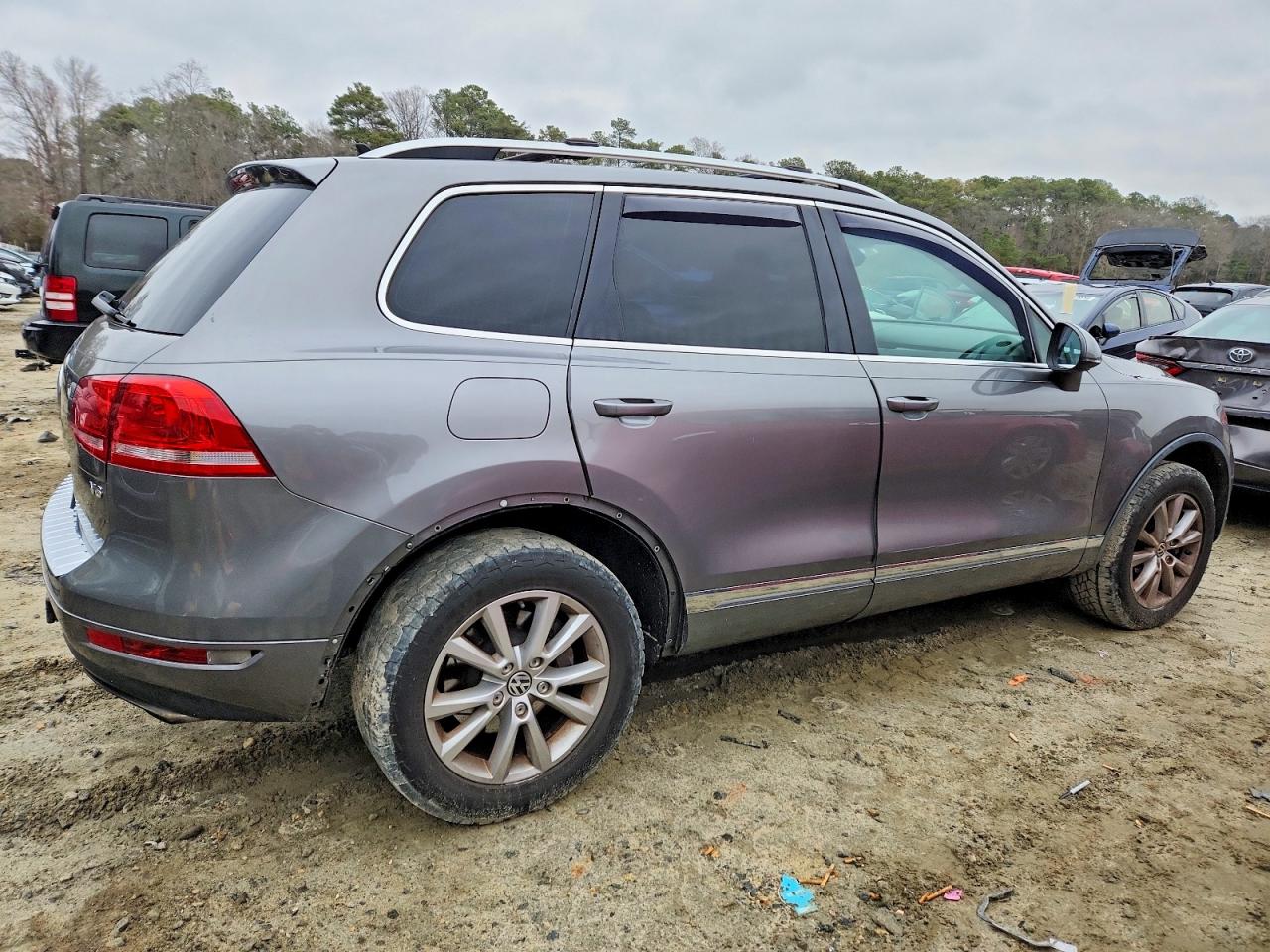 2014 VOLKSWAGEN TOUAREG V6 photo 3