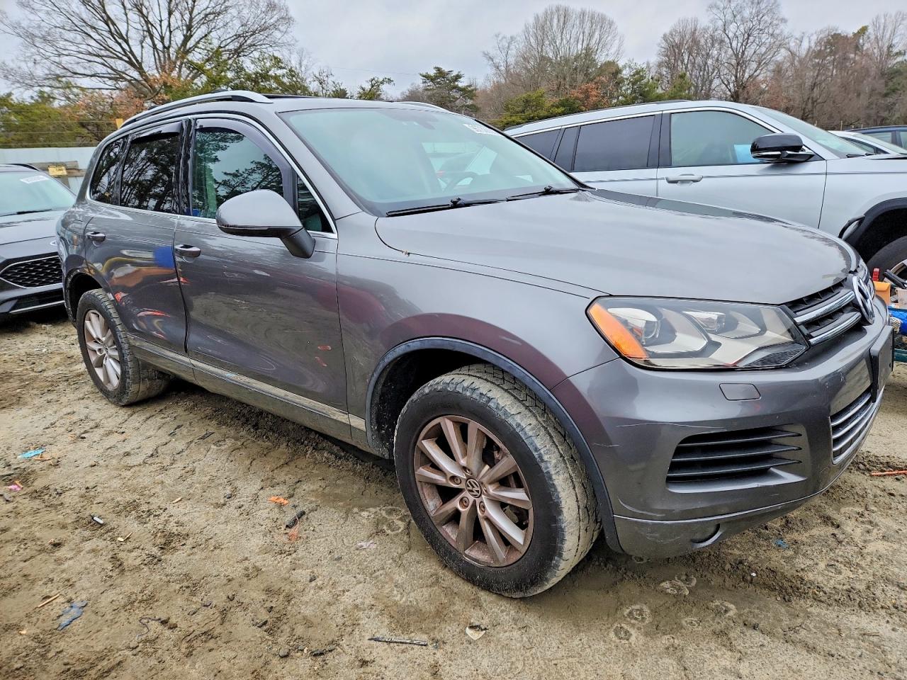 2014 VOLKSWAGEN TOUAREG V6 photo 4