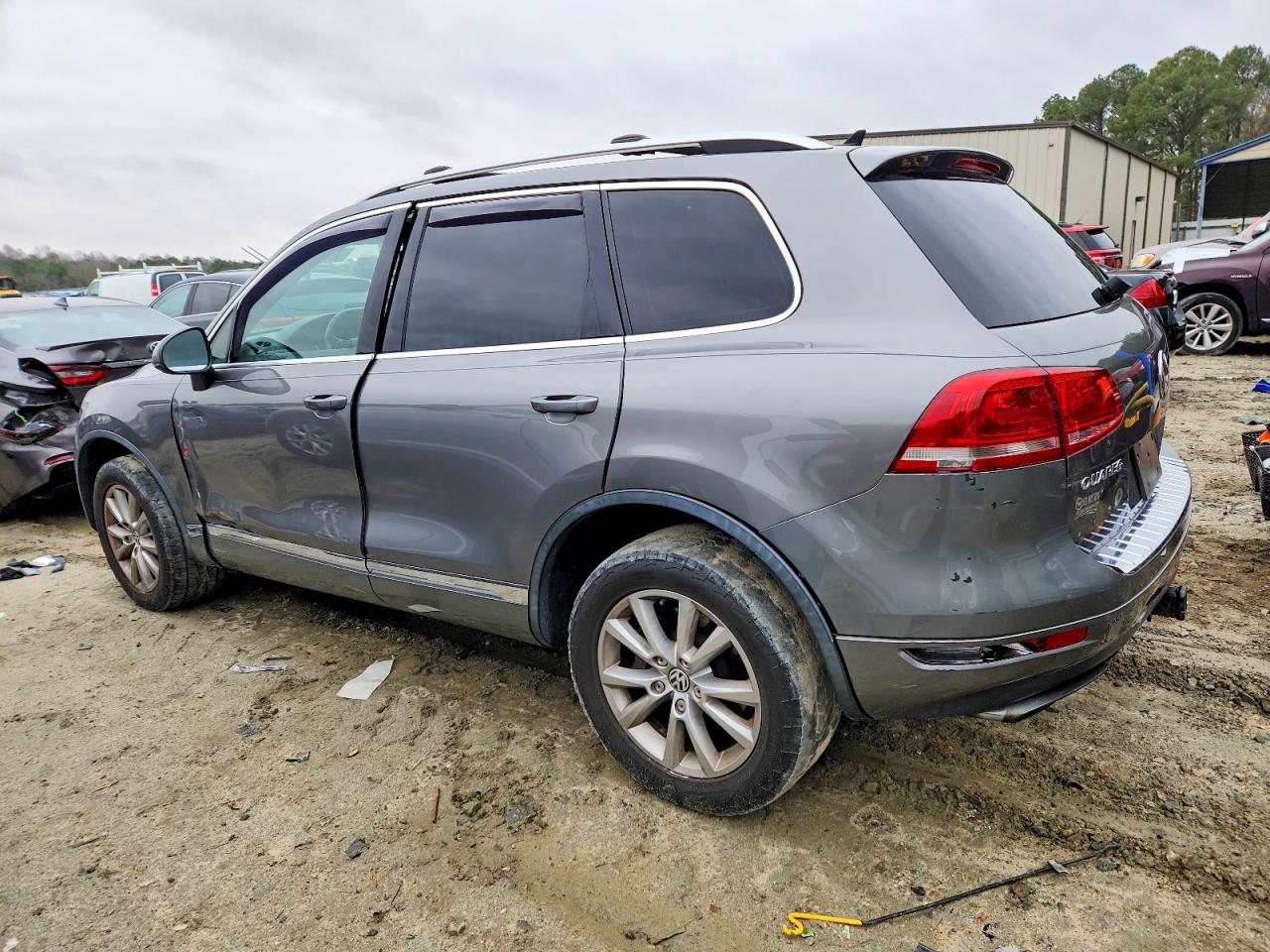 2014 VOLKSWAGEN TOUAREG V6 photo 2