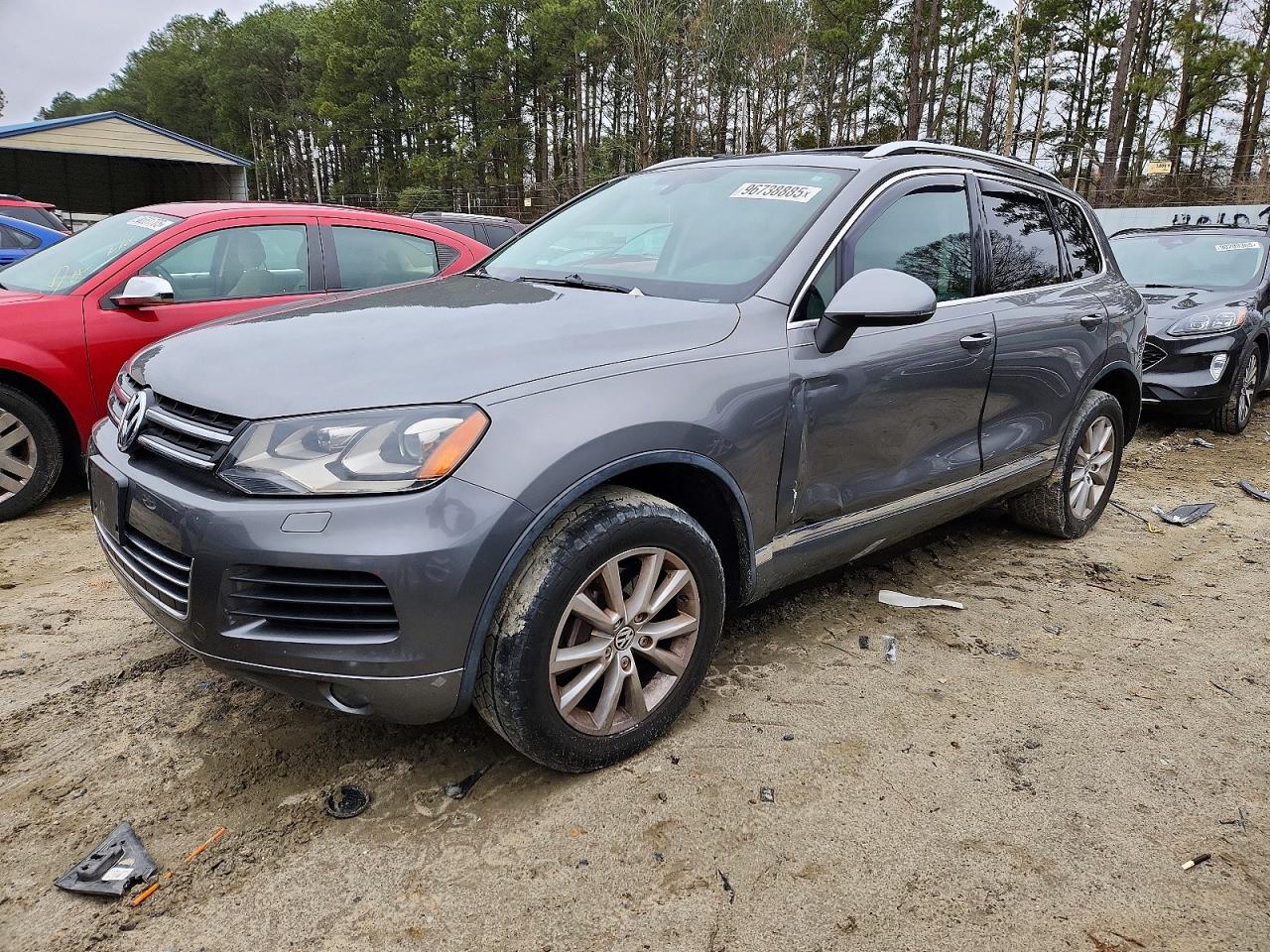 2014 VOLKSWAGEN TOUAREG