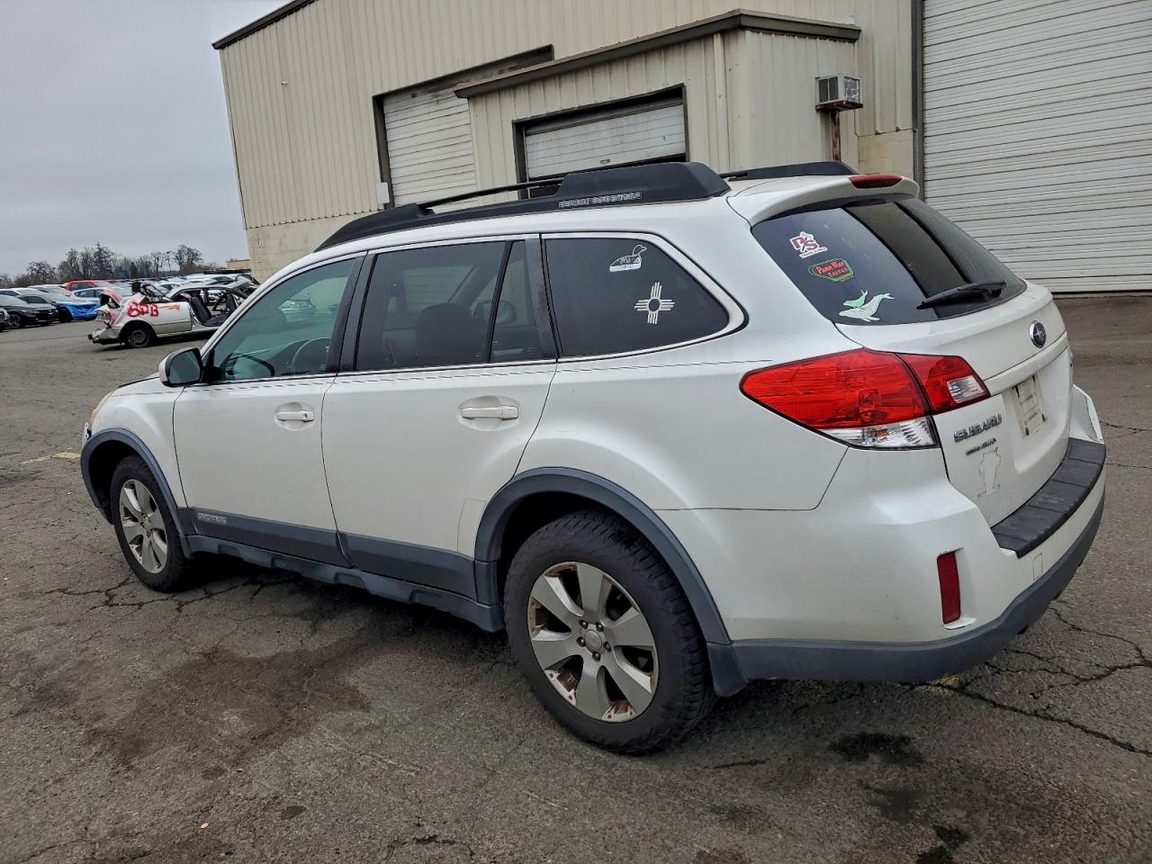 2011 SUBARU OUTBACK 2.5I PREMIUM photo 2