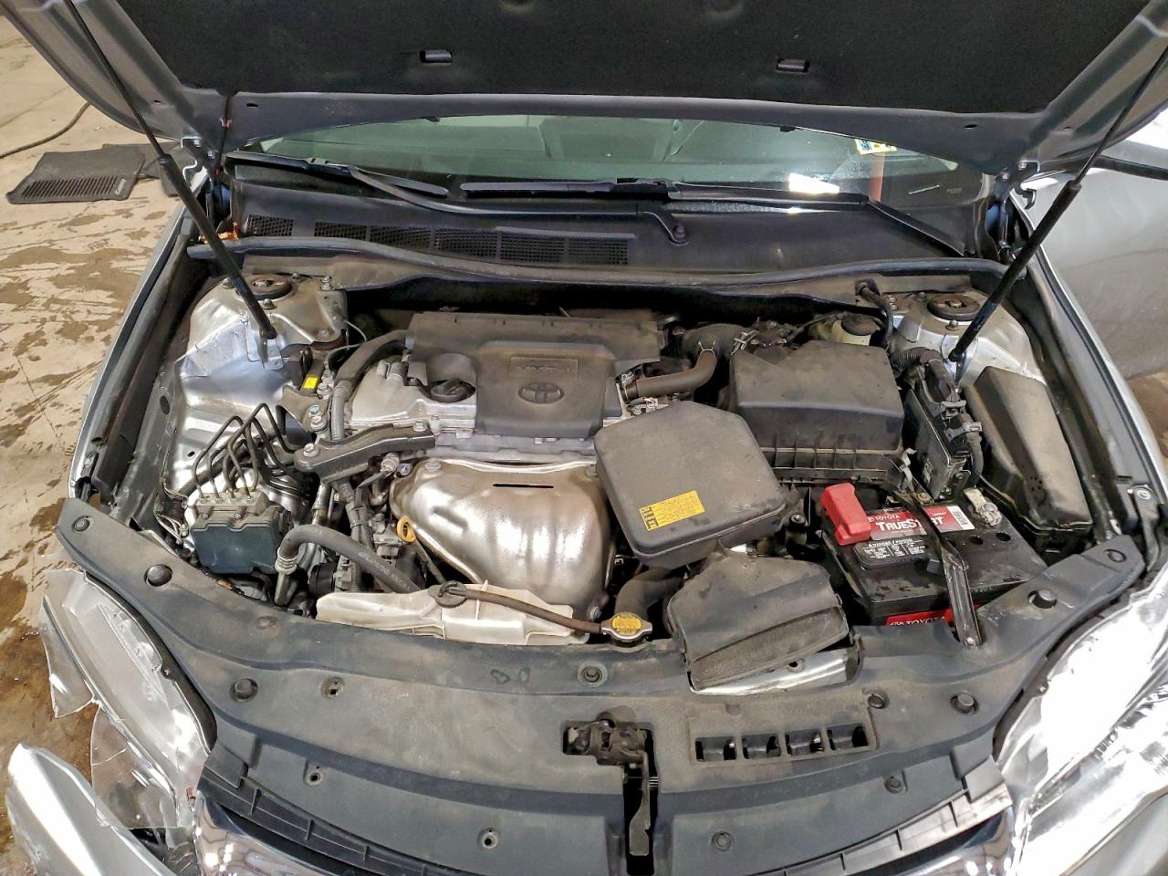 2015 TOYOTA CAMRY LE photo 11