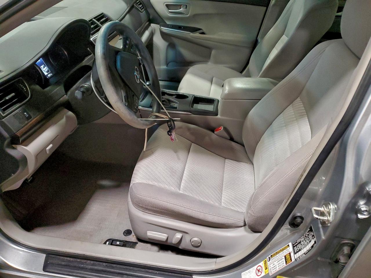 2015 TOYOTA CAMRY LE photo 7