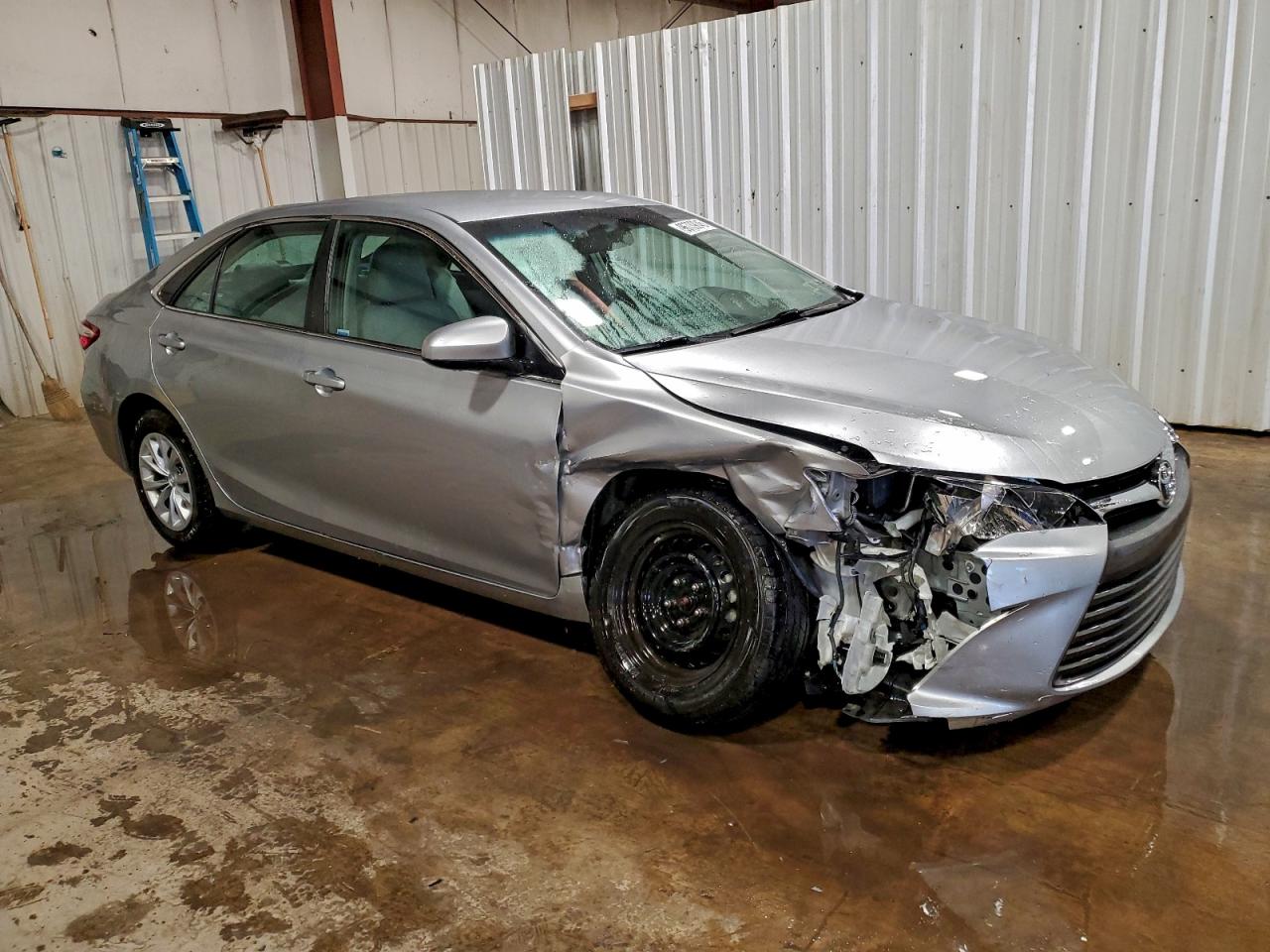 2015 TOYOTA CAMRY LE photo 4