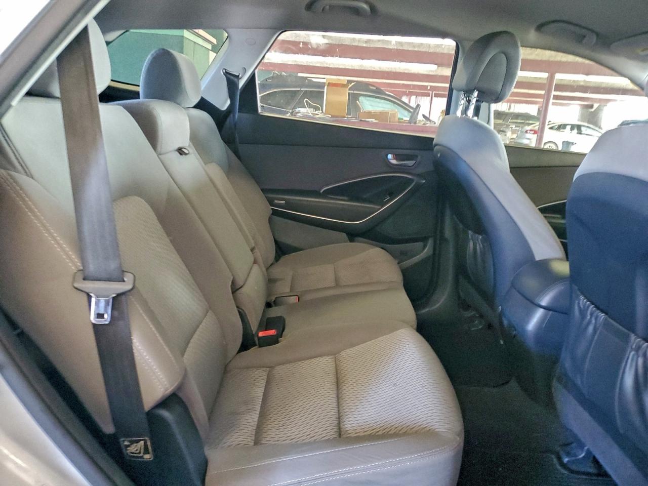 2016 HYUNDAI SANTA FE SE photo 11