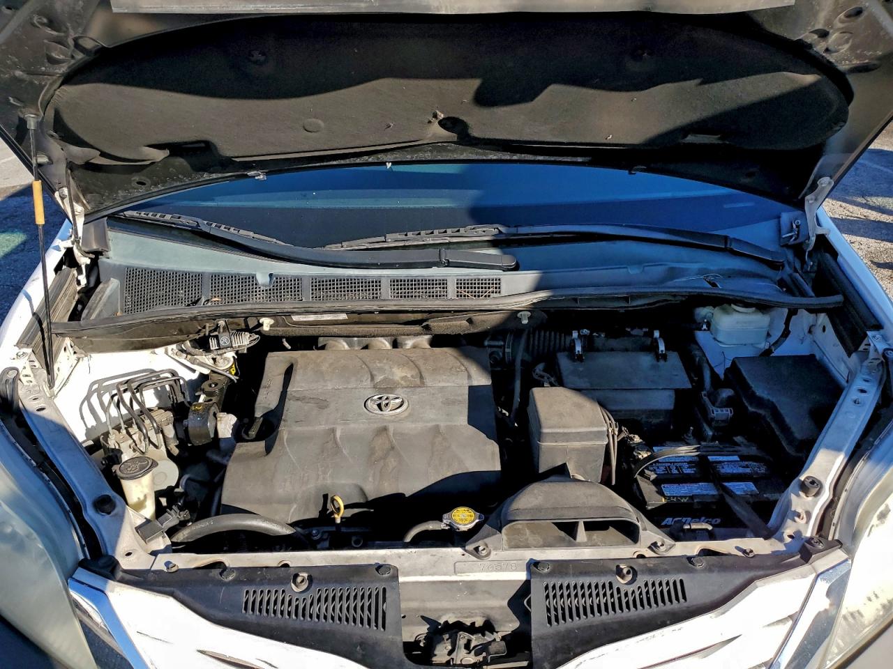 2015 TOYOTA SIENNA LE photo 12