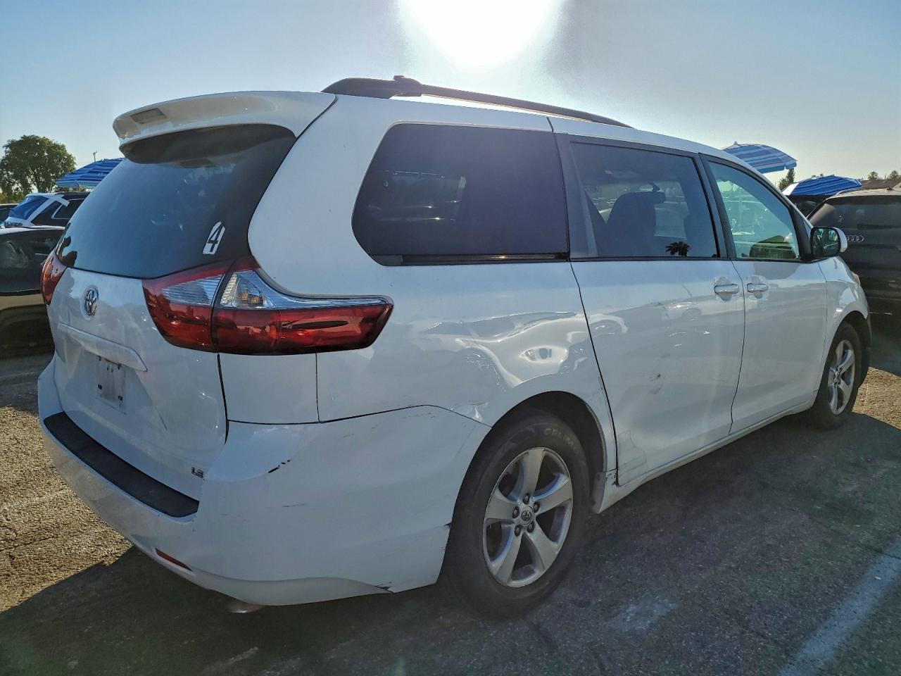 2015 TOYOTA SIENNA LE photo 3