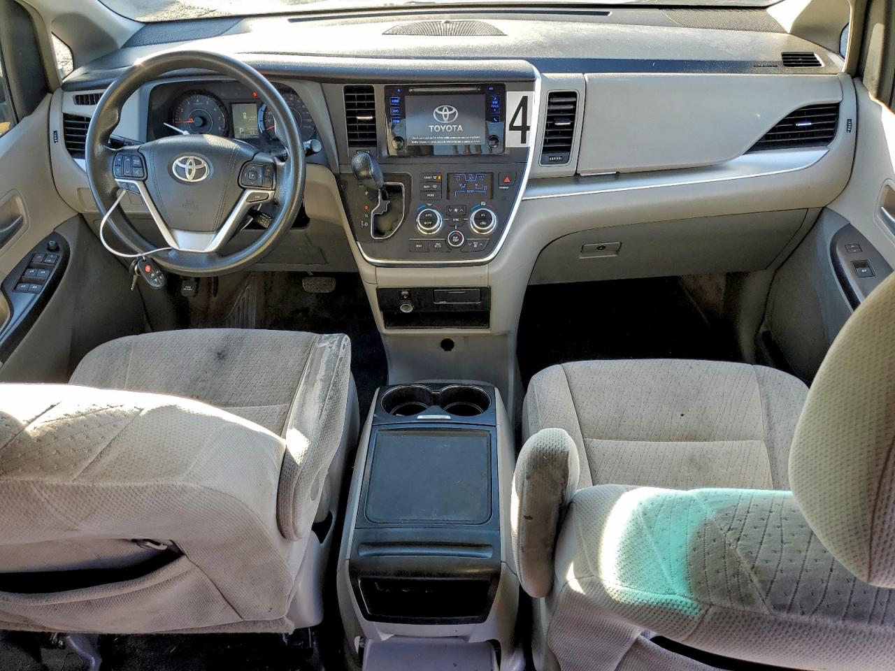 2015 TOYOTA SIENNA LE photo 8