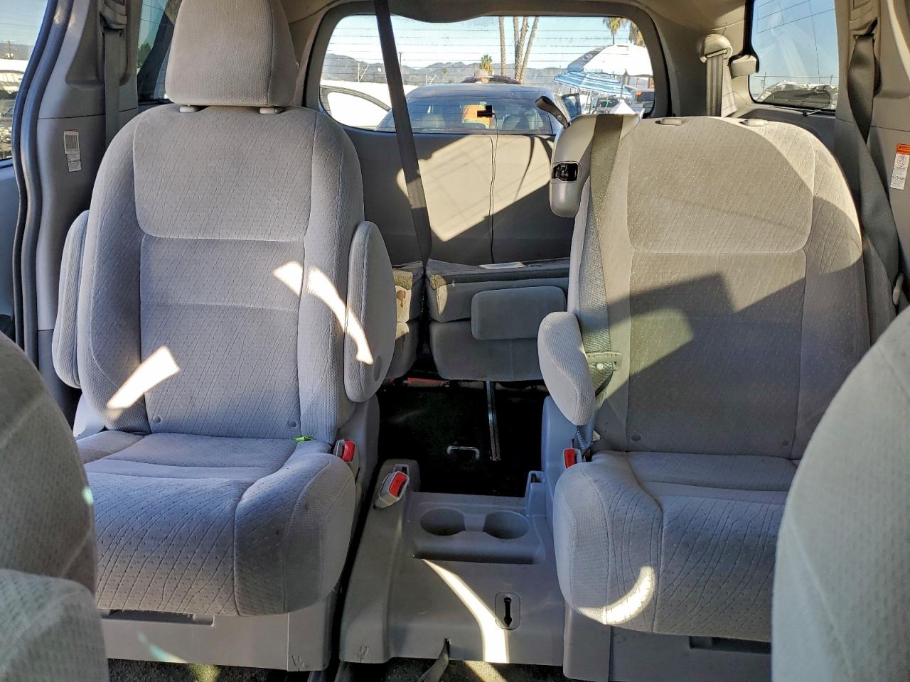 2015 TOYOTA SIENNA LE photo 10