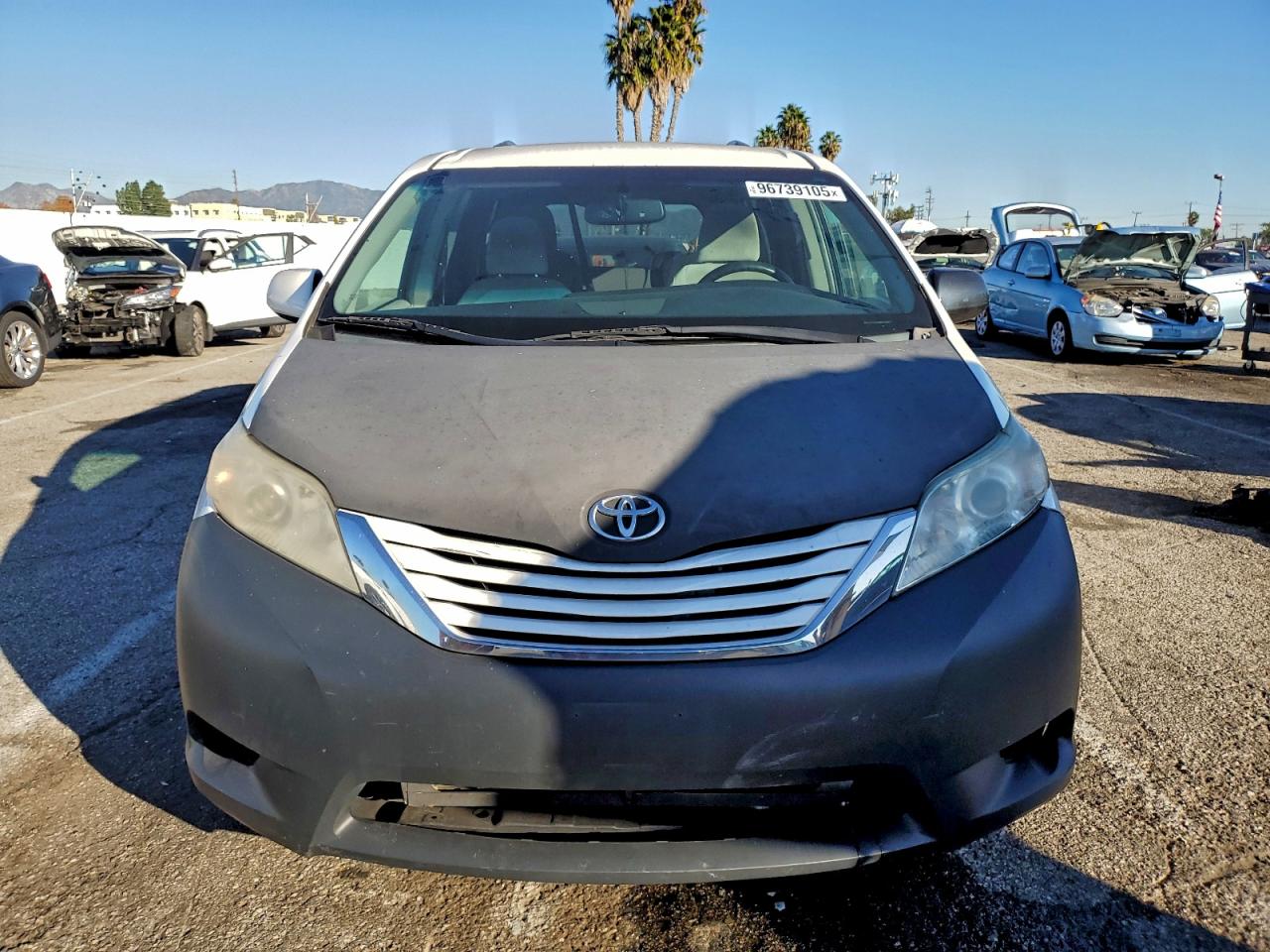 2015 TOYOTA SIENNA LE photo 5