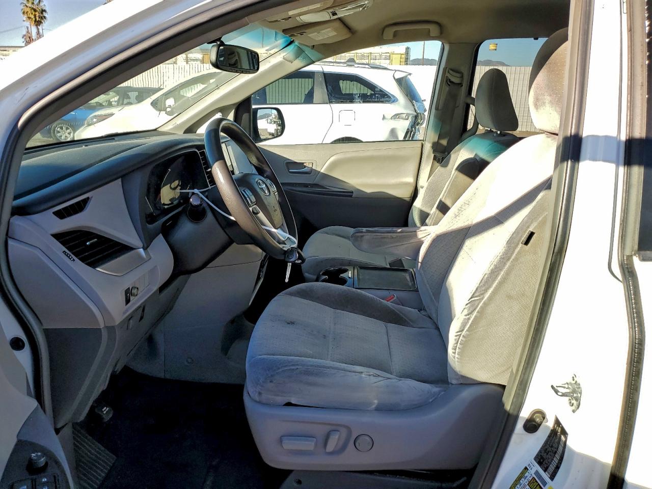 2015 TOYOTA SIENNA LE photo 7