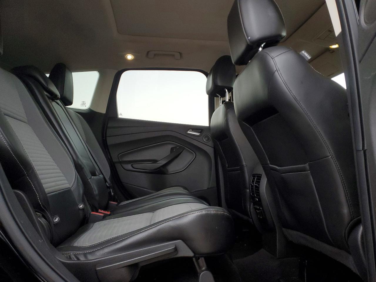 2017 FORD ESCAPE SE photo 21