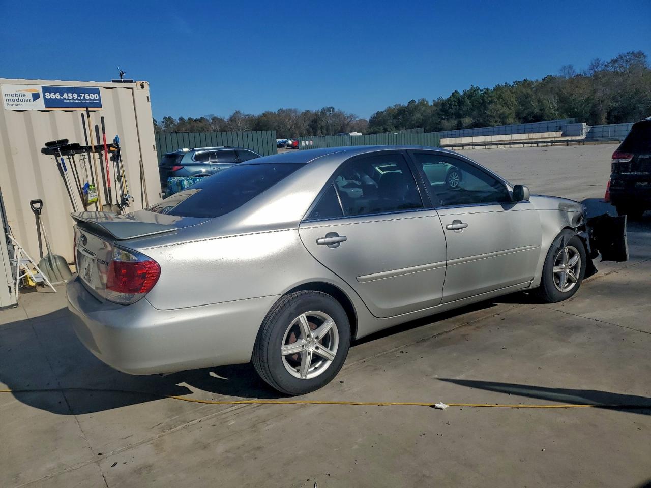2005 TOYOTA CAMRY LE photo 3