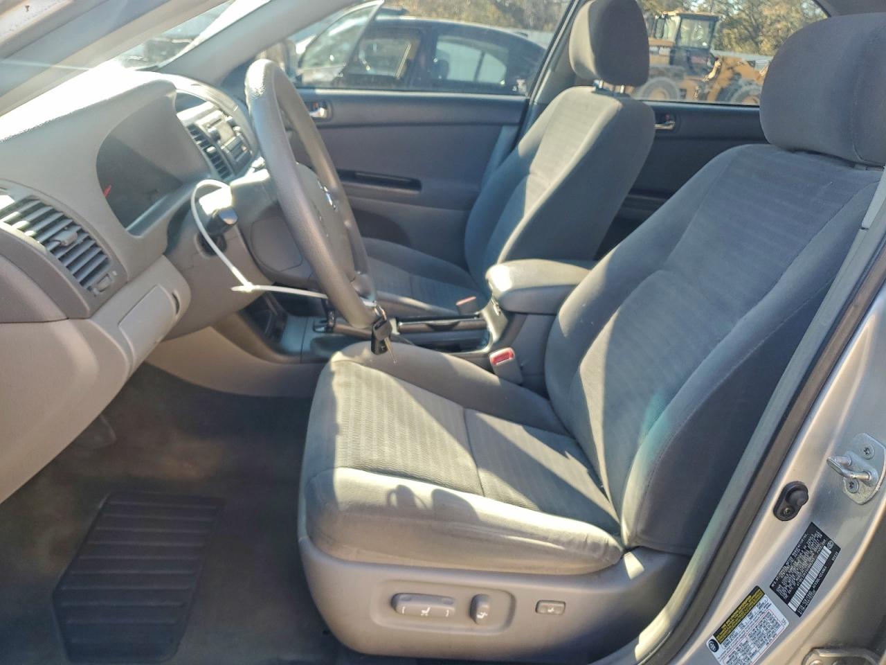 2005 TOYOTA CAMRY LE photo 7