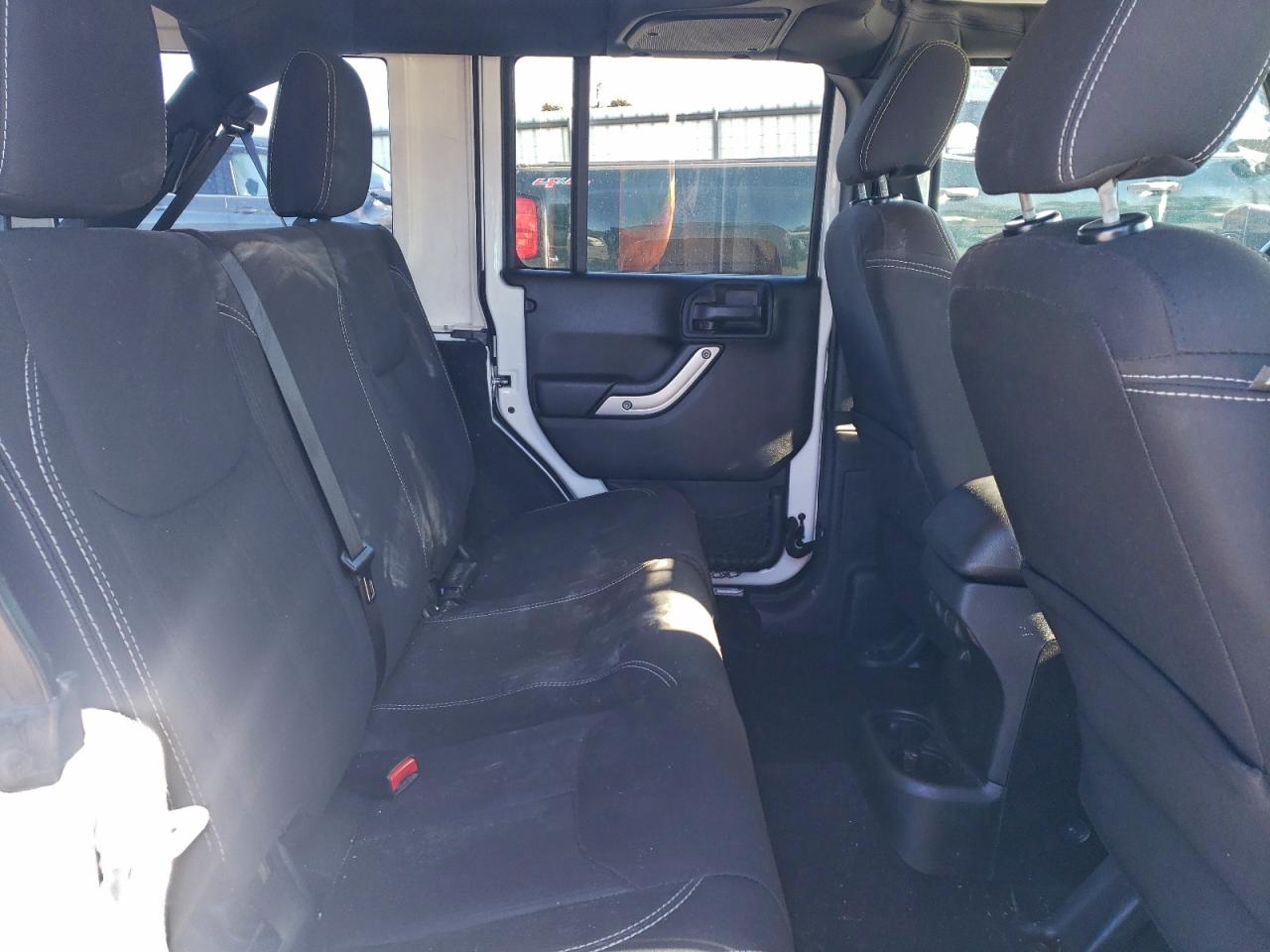 2018 JEEP WRANGLER UNLIMITED SAHARA photo 19